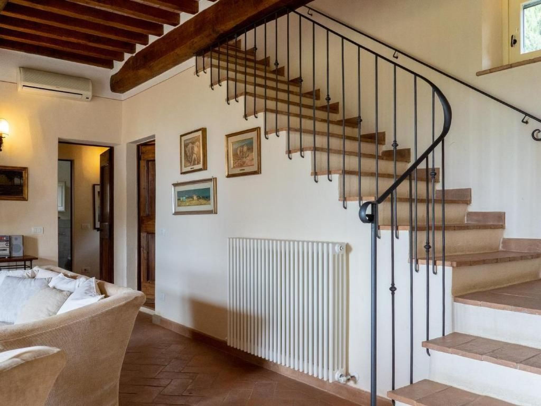 Villa La Pergola-Binnen