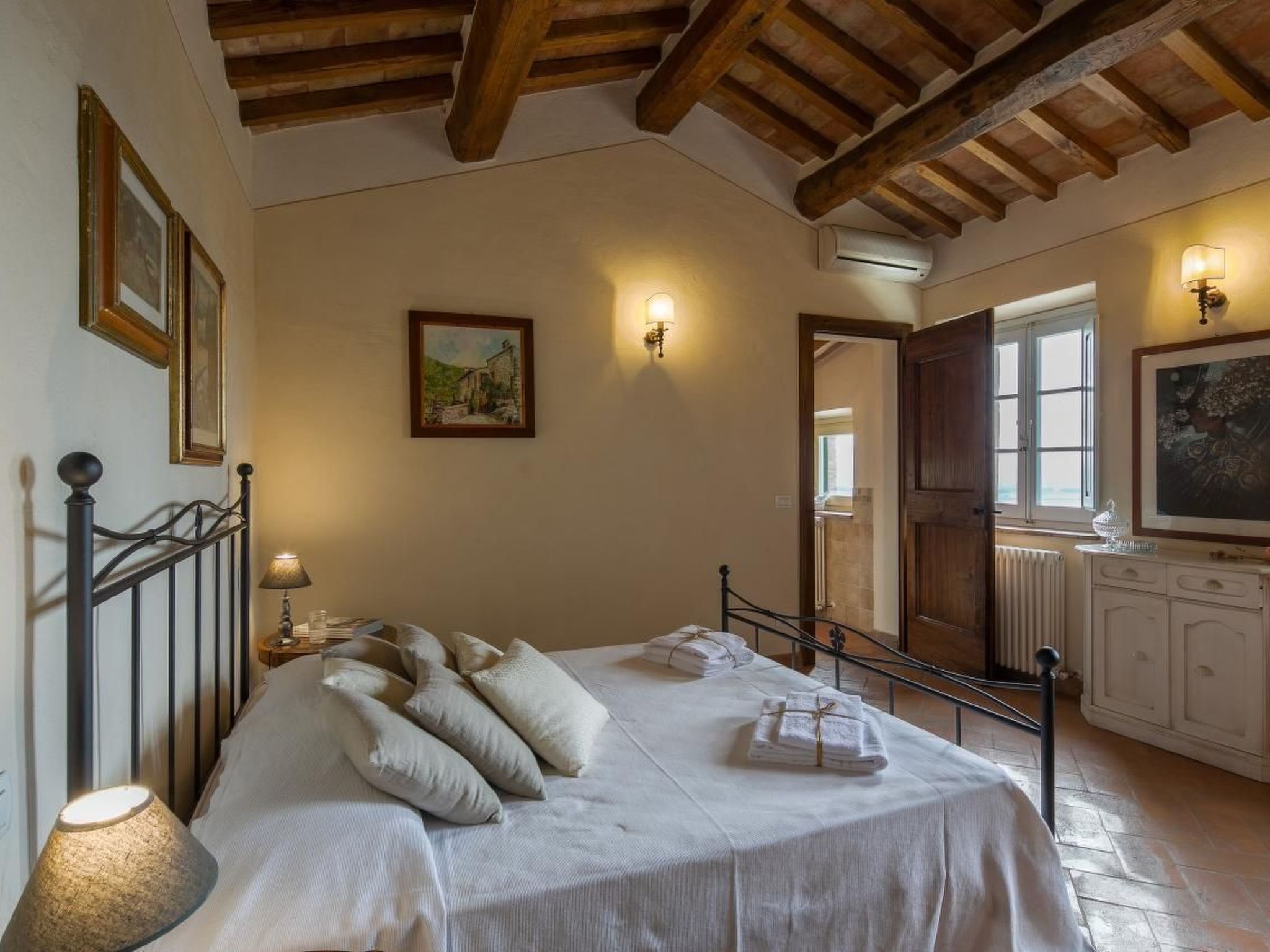 Villa La Pergola-Binnen