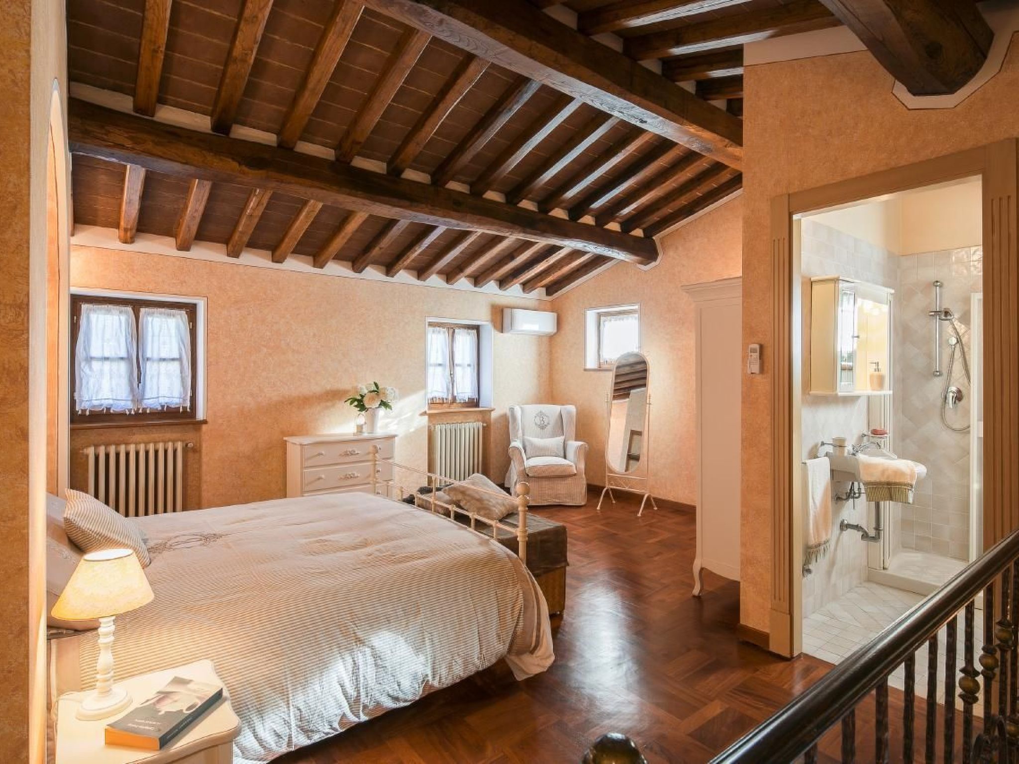 Wunderschöne Wohnung in Cortona mit Großer Terrasse-Binnen