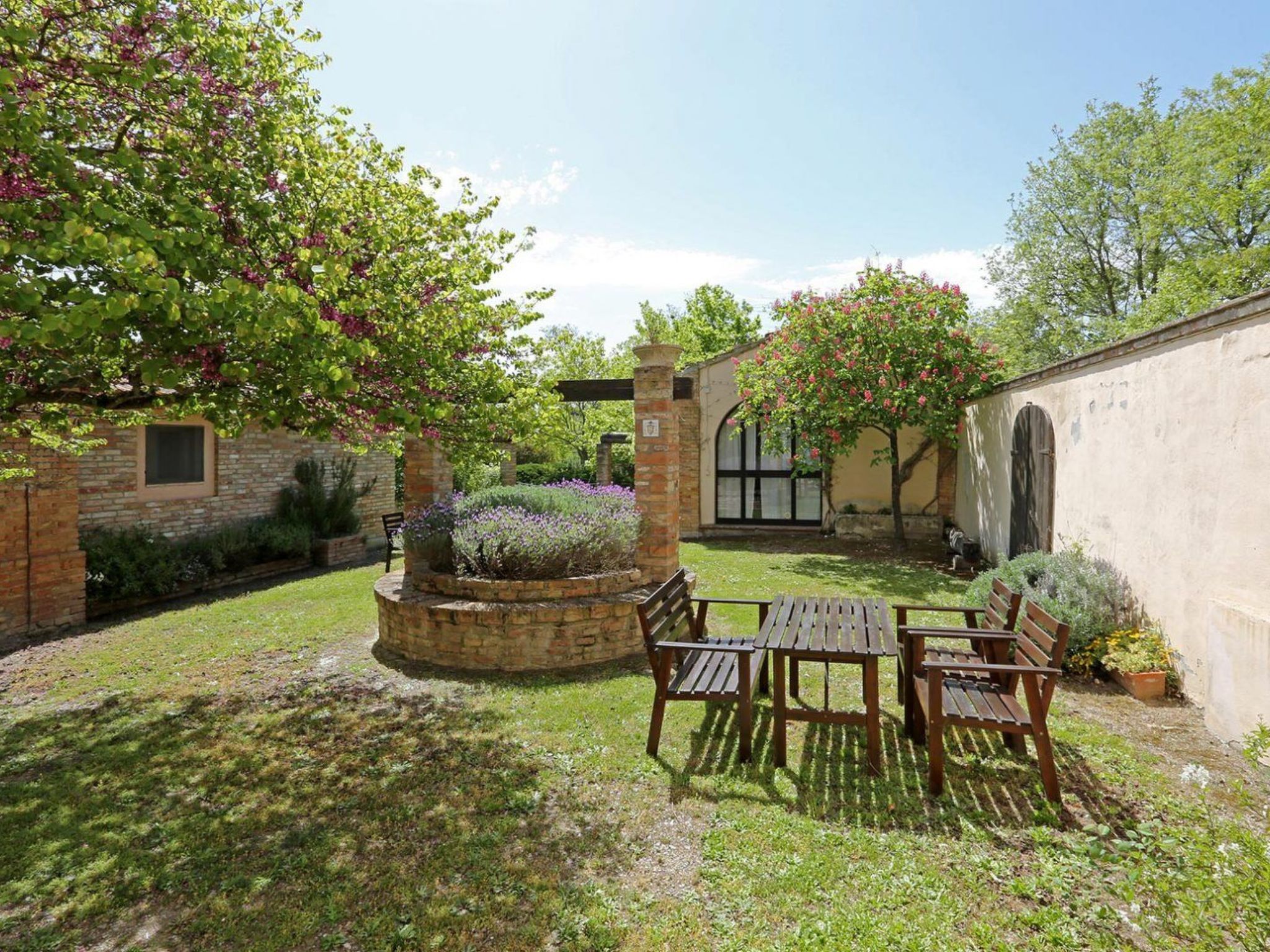 Wunderschöne Wohnung in Chiusi mit Panoramaterrasse-Image-tags.info