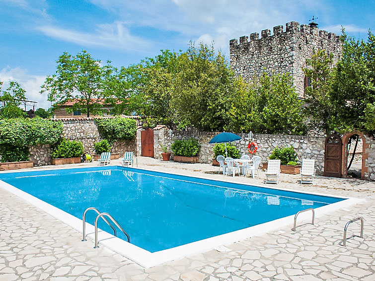 10-persoons villa in Todi met privézwembad en open haard in Todi