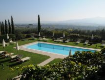 Appartement in Castiglione Del Lago mit Terrasse, gemeinsamem Pool und Garten