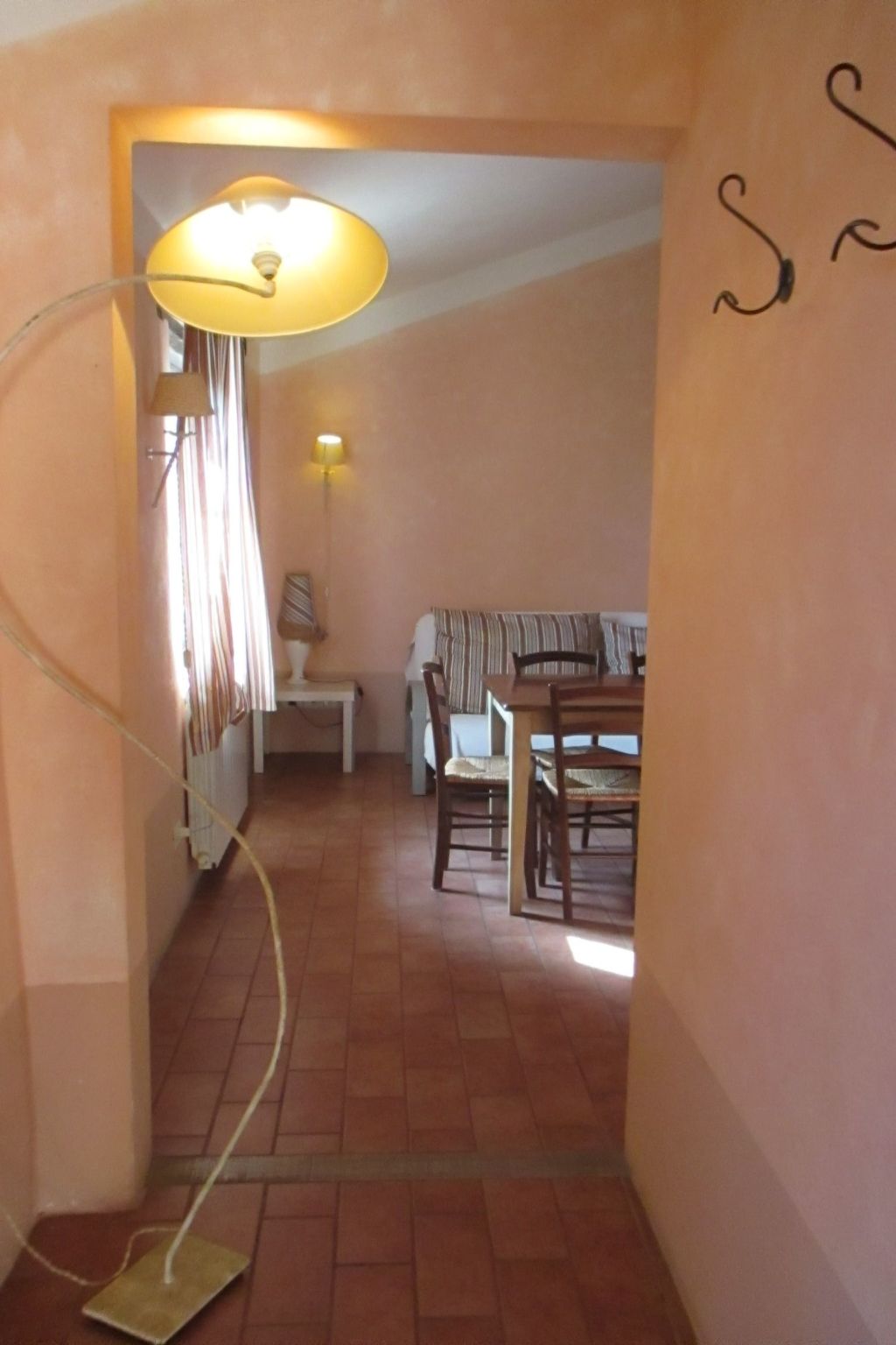 Appartement in Castiglione Del Lago mit Terrasse, gemeinsamem Pool und Garten-Inside