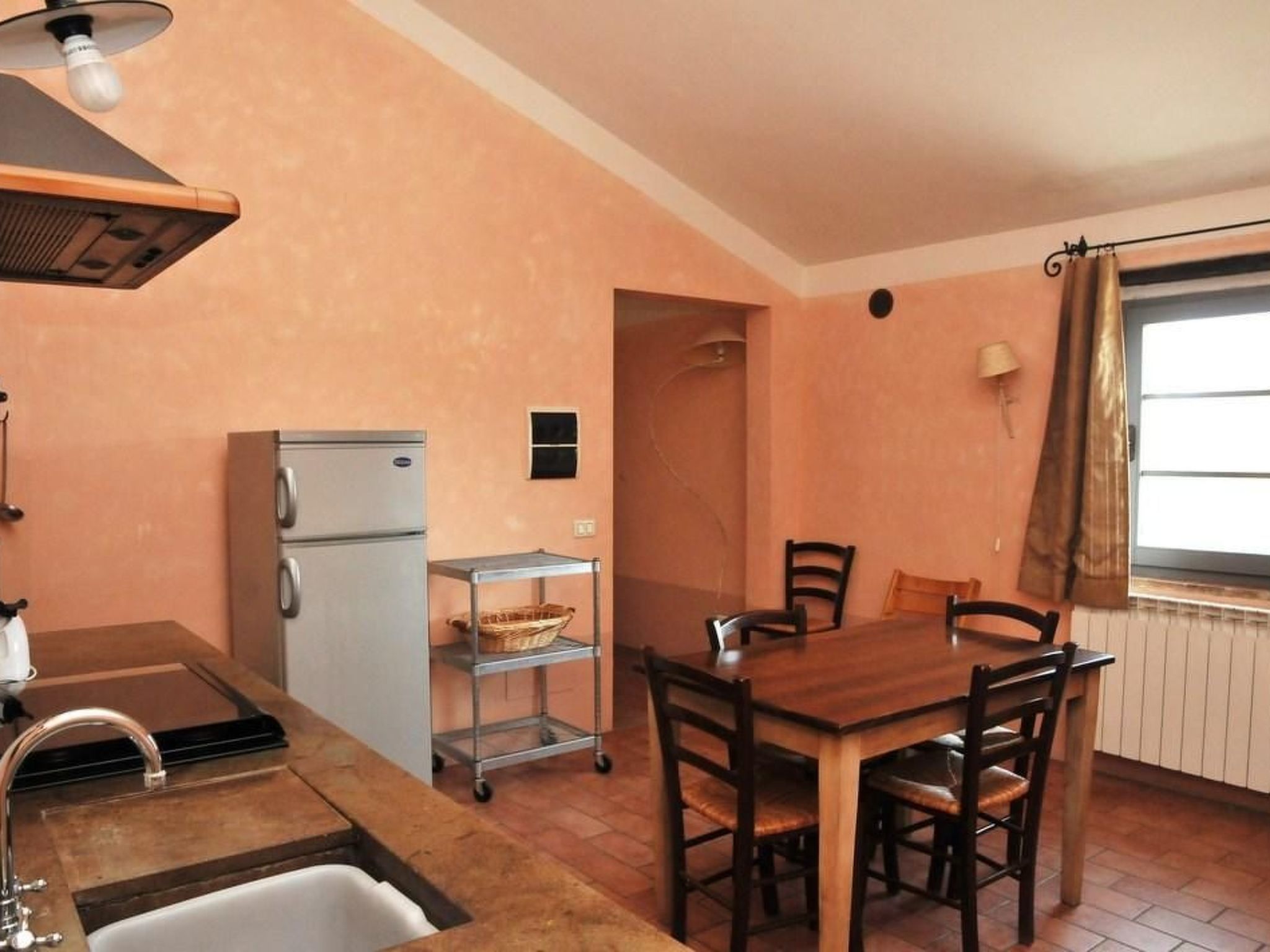 Appartement in Castiglione Del Lago mit Terrasse, gemeinsamem Pool und Garten-Inside