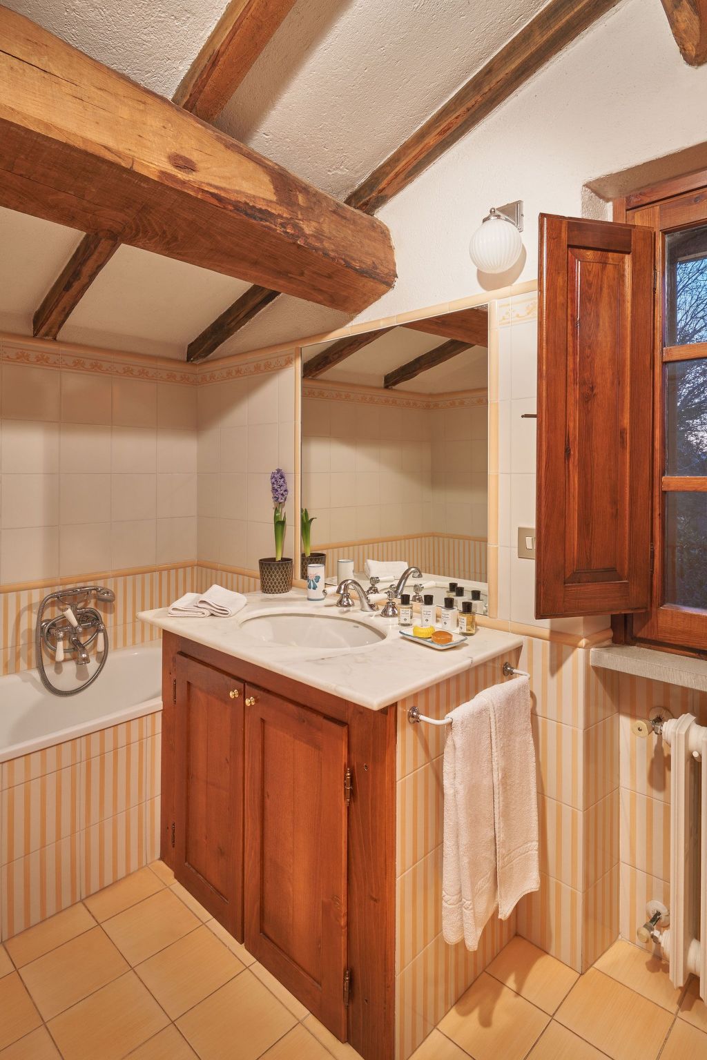 Haus mit Vordach-Image-tags.info