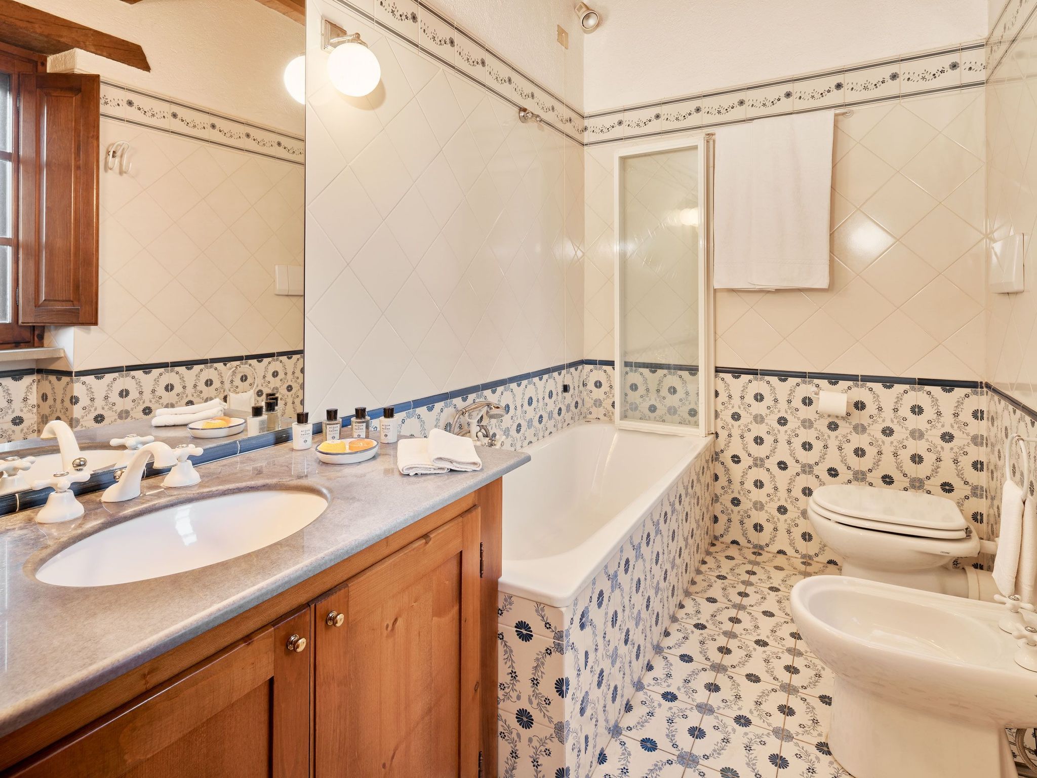 Haus mit Vordach-Image-tags.info