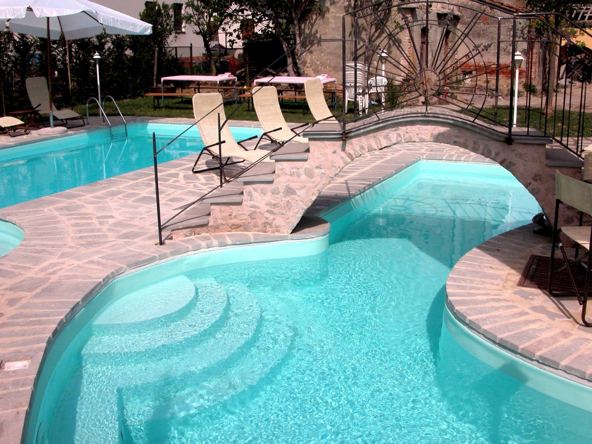 Altes Kloster und eleganter Landsitz-Binnen