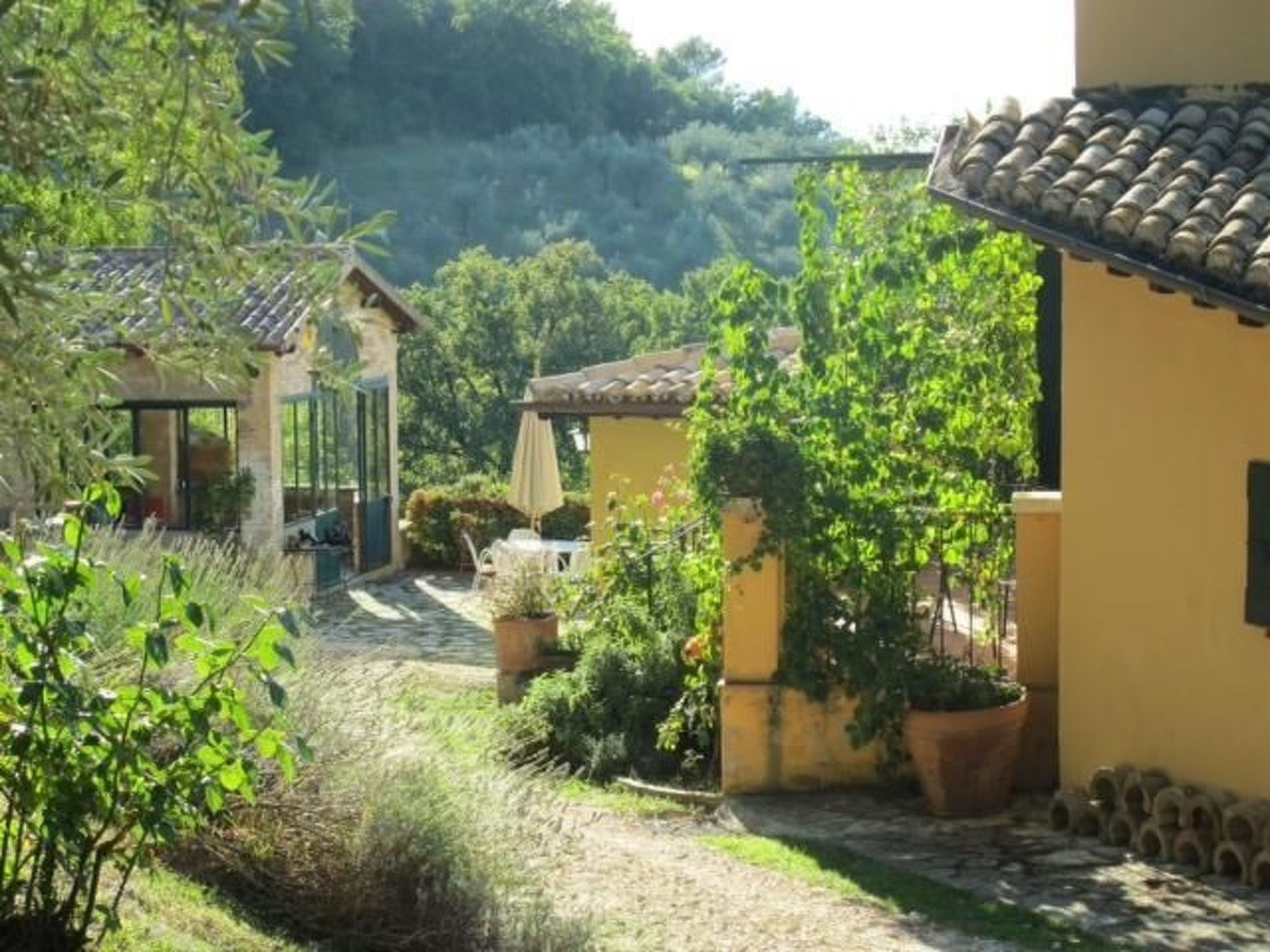 In Spoleto mit Garten, Grill und Terrasse-Binnen