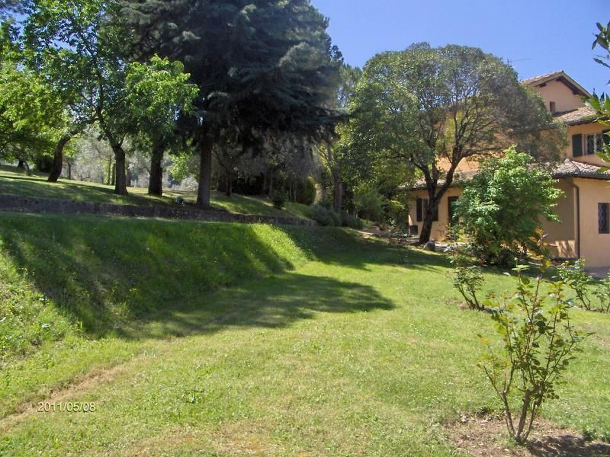 In Spoleto mit Garten, Grill und Terrasse-Binnen