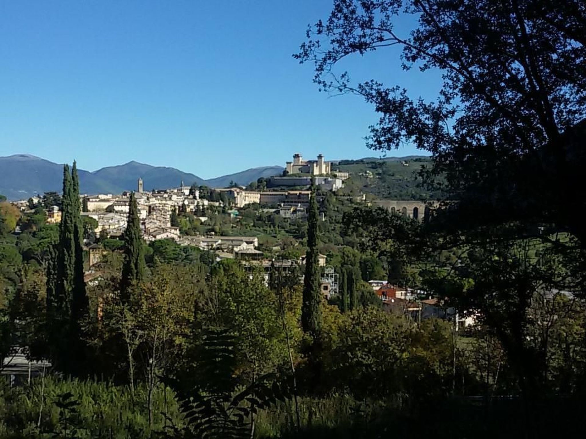 In Spoleto mit Garten, Grill und Terrasse-Binnen