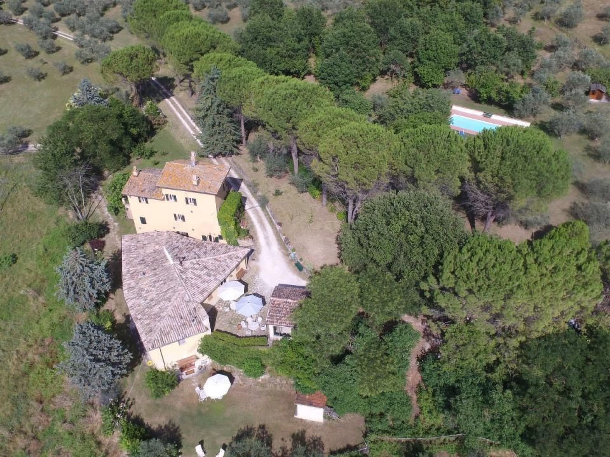 In Spoleto mit Garten, Grill und Terrasse-Binnen