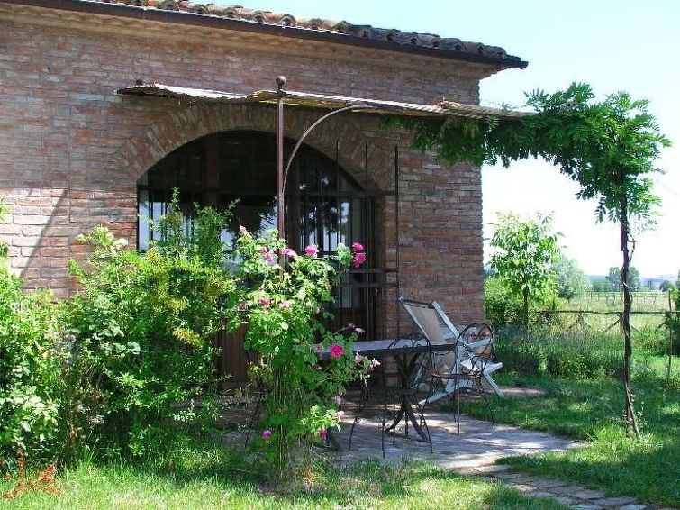 Mit Hoher Decke In Der Wohnküche Und Eigener Laube - Bolsena