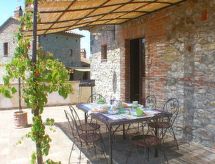 mit großer Terrasse und Grill