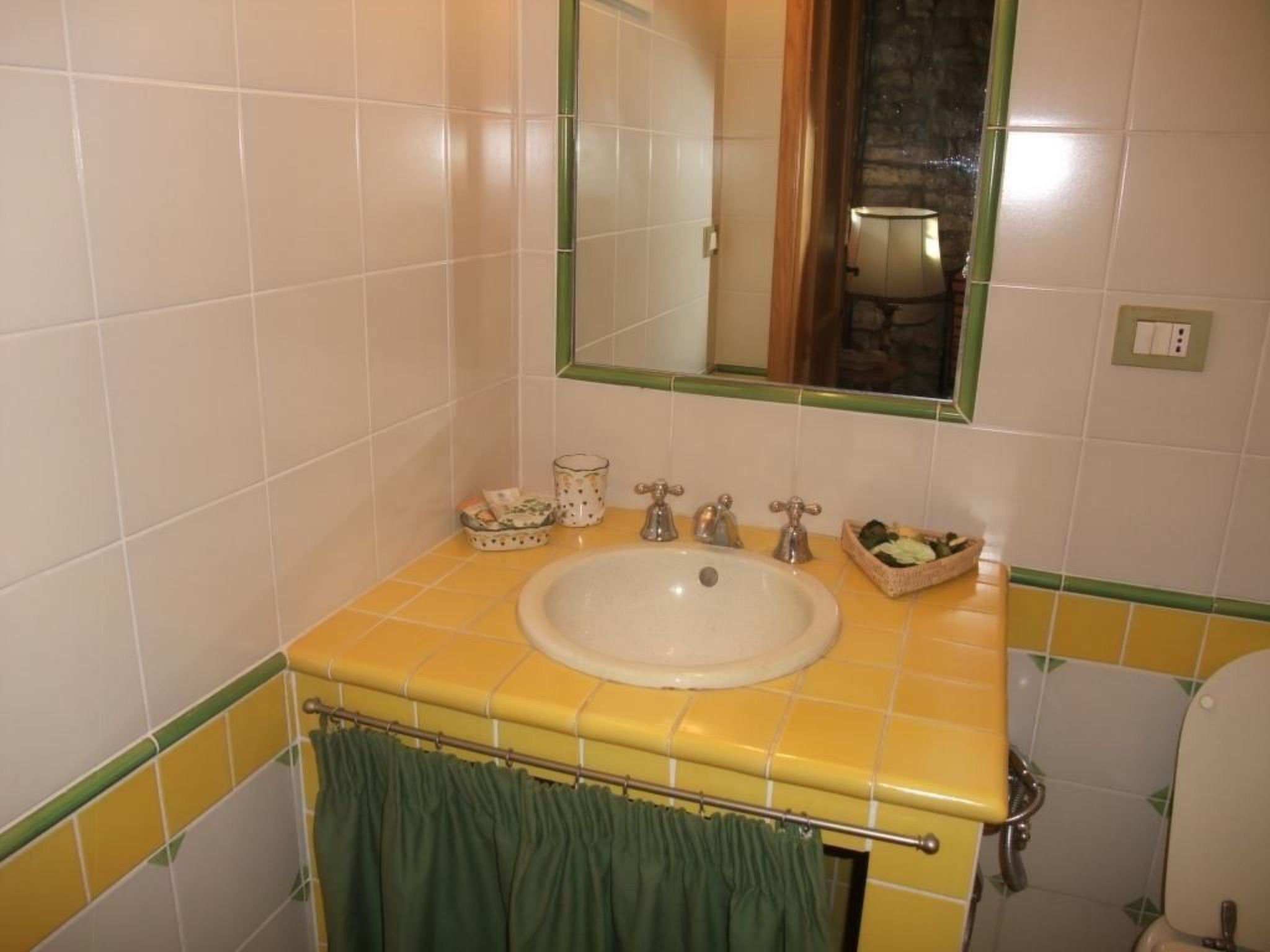 Altes Steinhaus mit Garten-Binnen