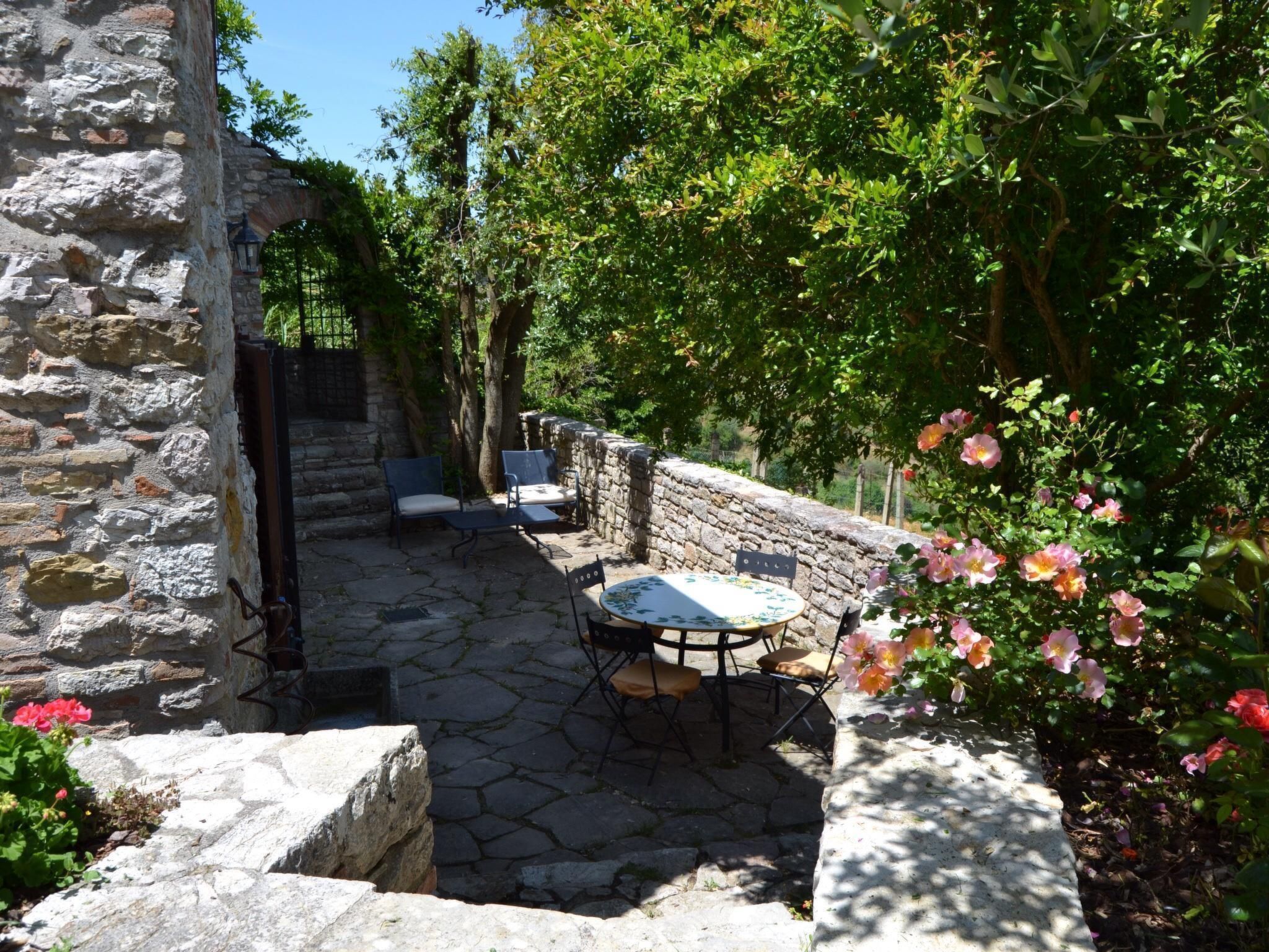 Altes Steinhaus mit Garten-Binnen