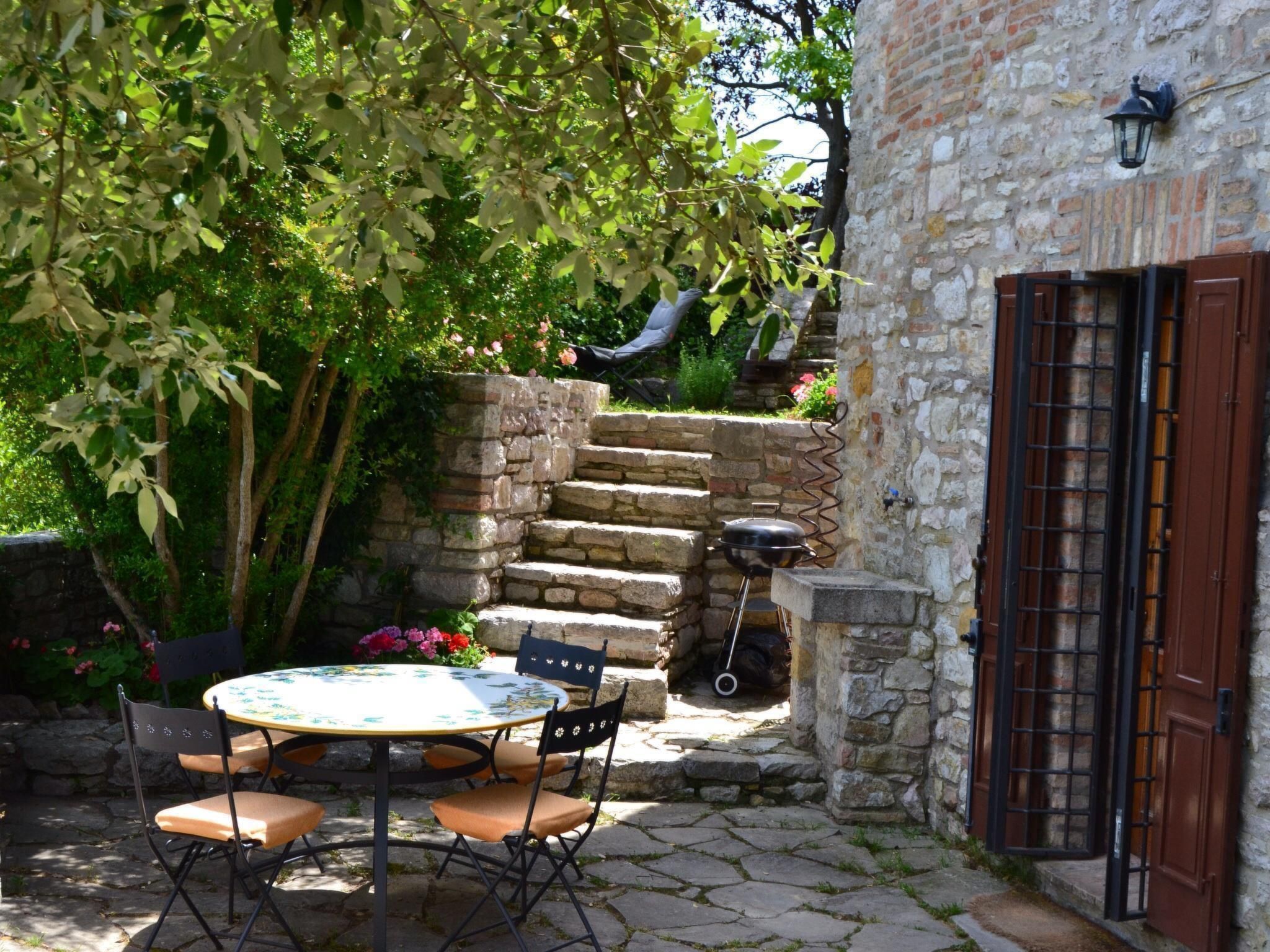 Altes Steinhaus mit Garten-Binnen