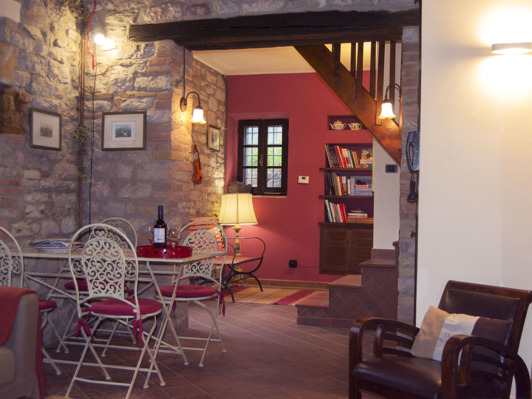 Altes Steinhaus mit Garten-Binnen