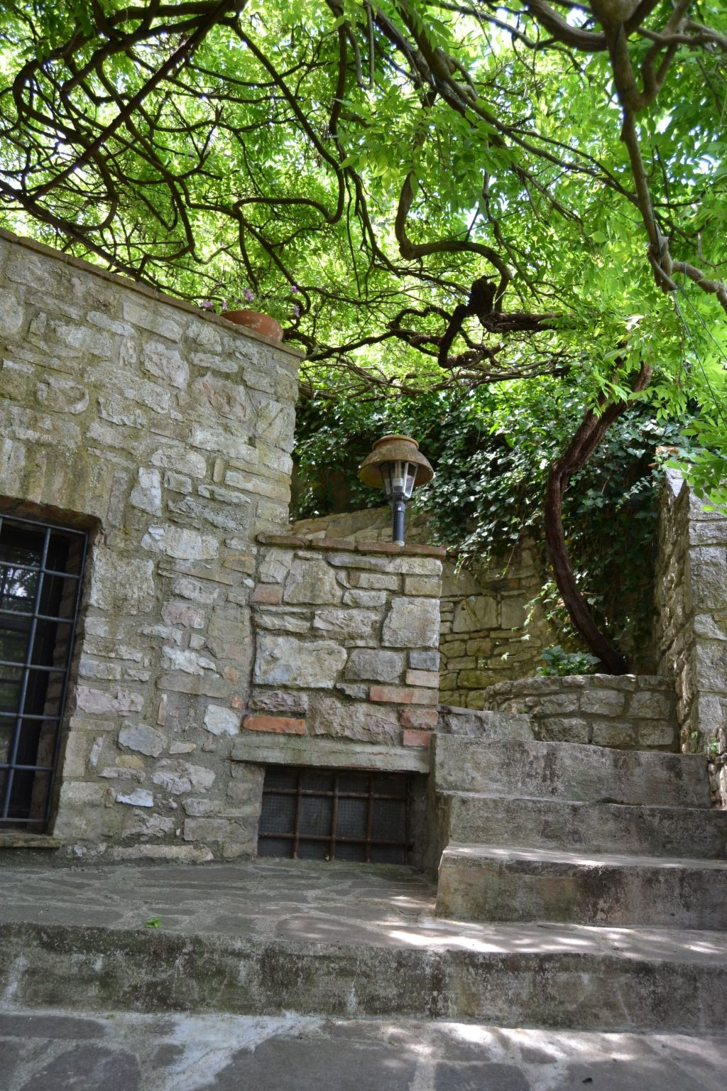 Altes Steinhaus mit Garten-Binnen