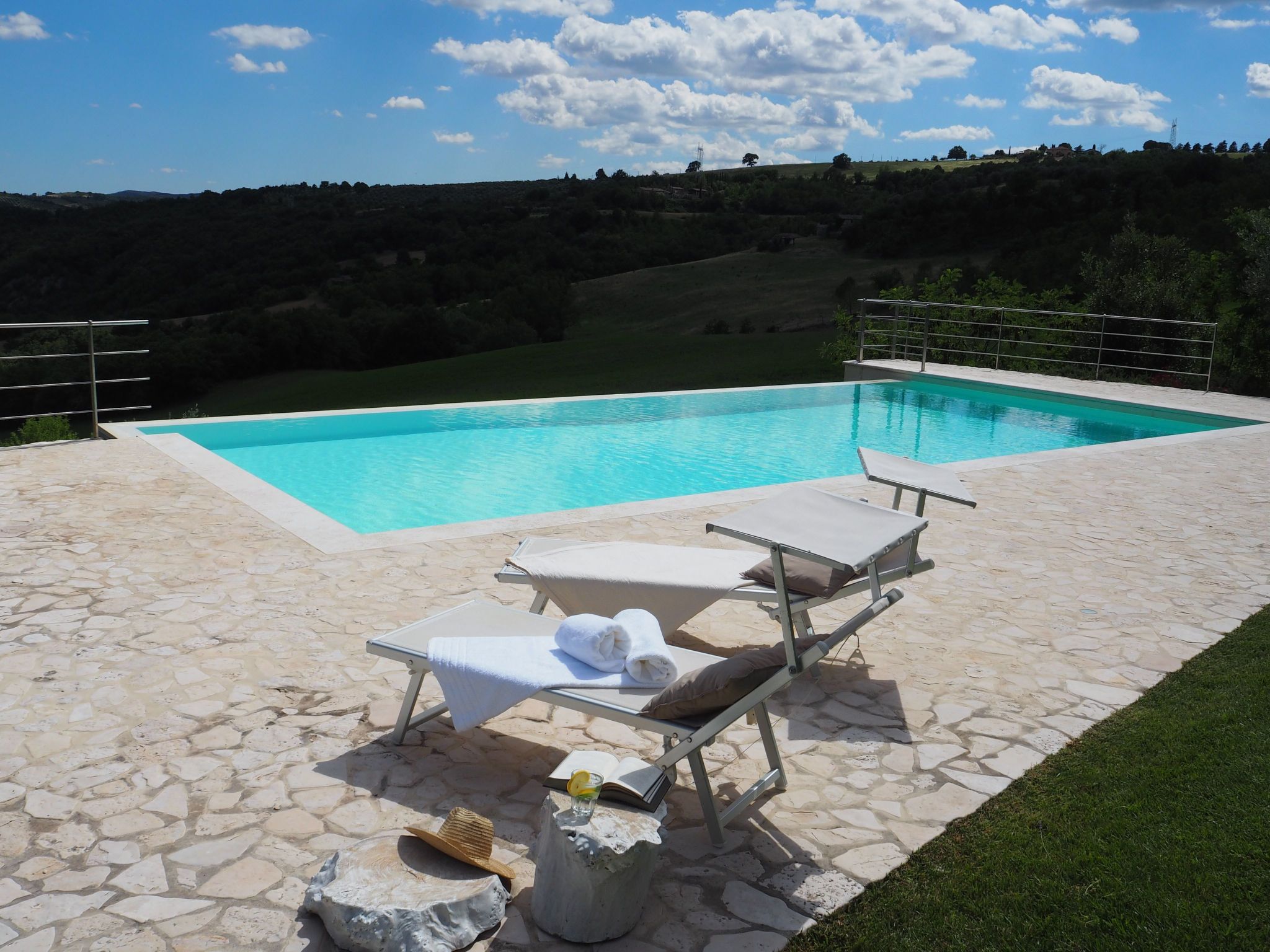 Casale Civitella mit Infinity-Pool — Pool Outdoor (1 of 40)