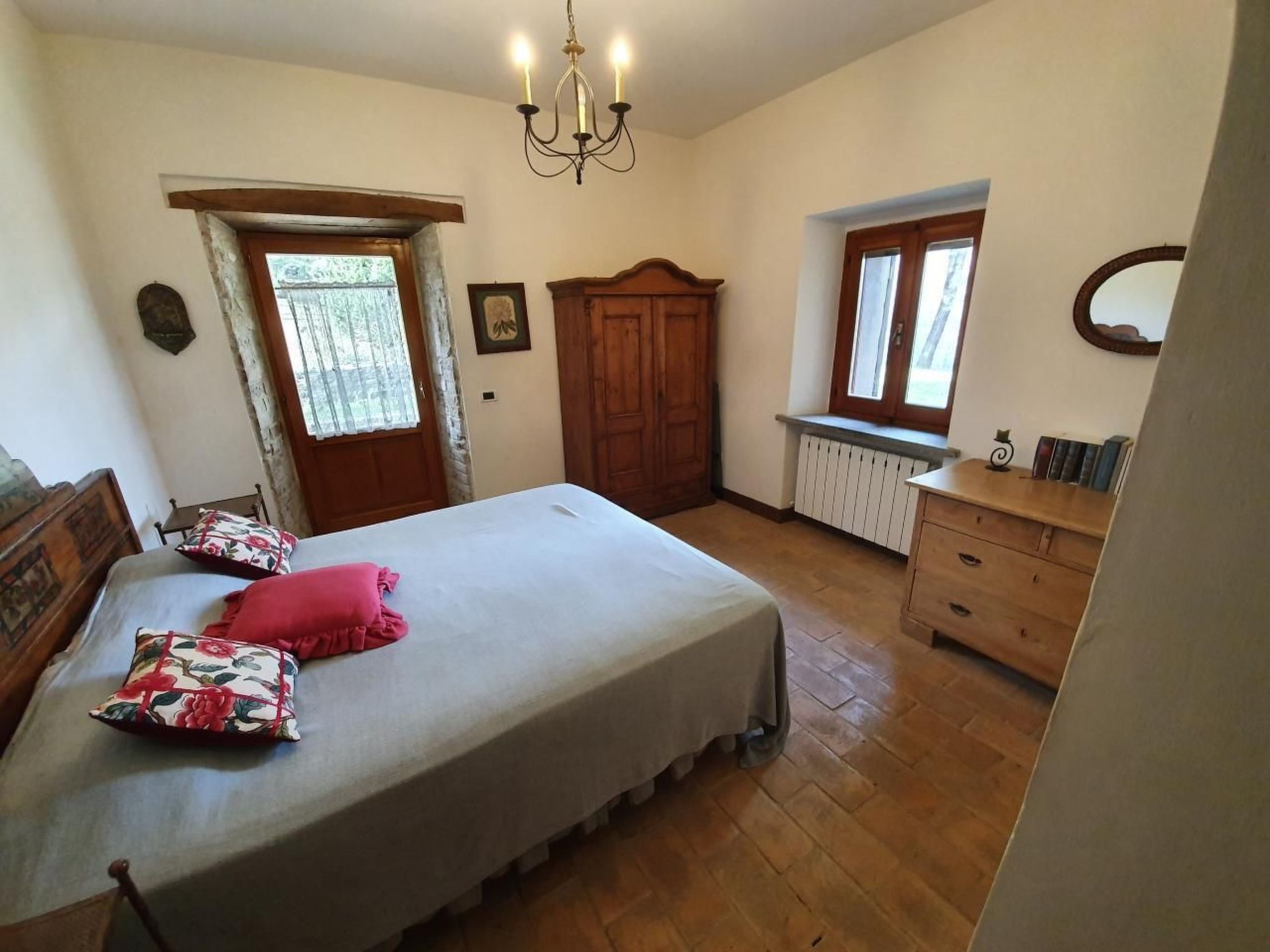 Altes Haus in Rotecastello mit großem Pool-Image-tags.info