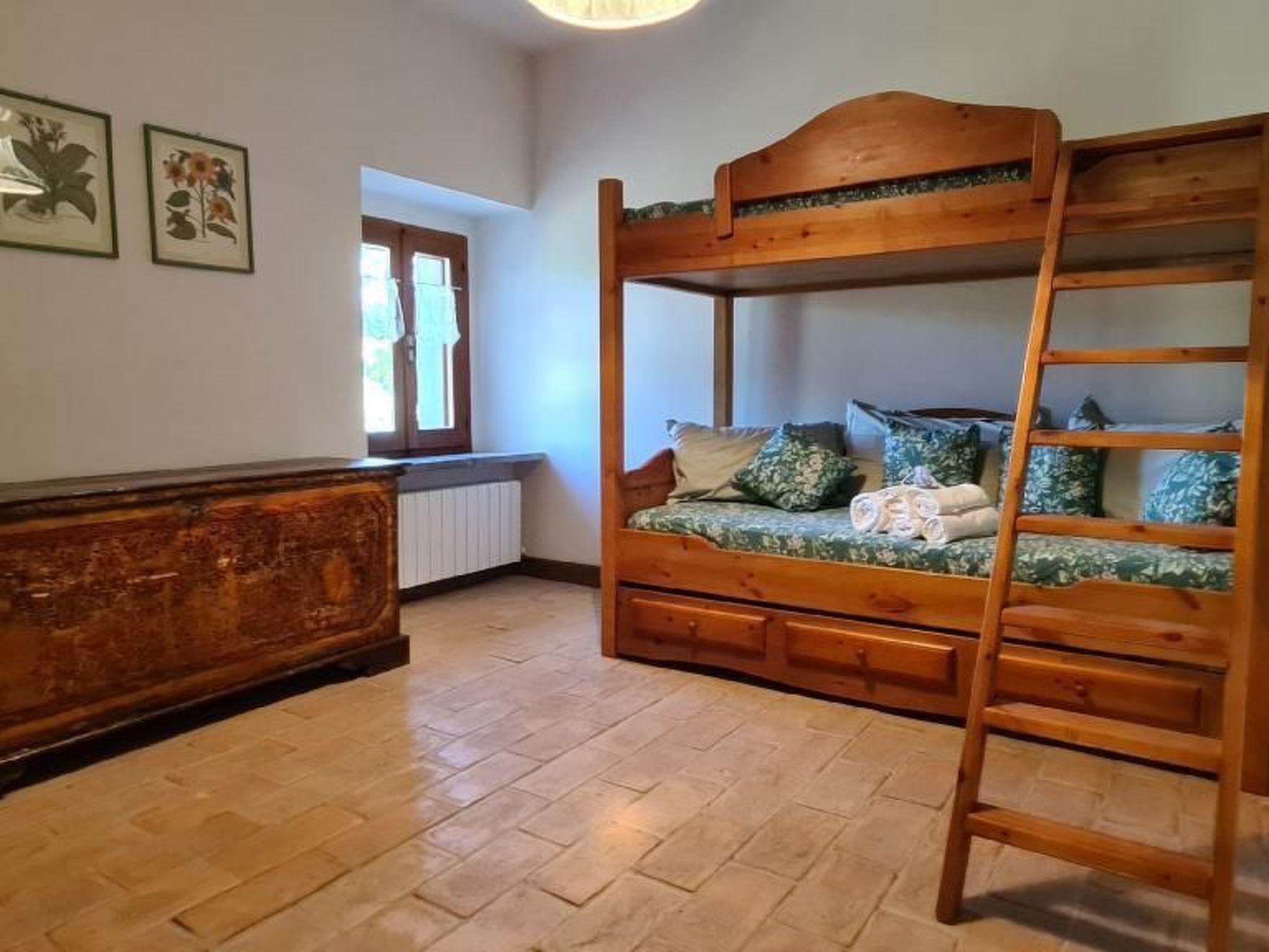 Altes Haus in Rotecastello mit großem Pool-Image-tags.info