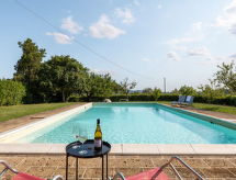 Il Pino Apartment: Ruim appartement met privézwembad in Umbrië voor 10 personen - thumbnail 2