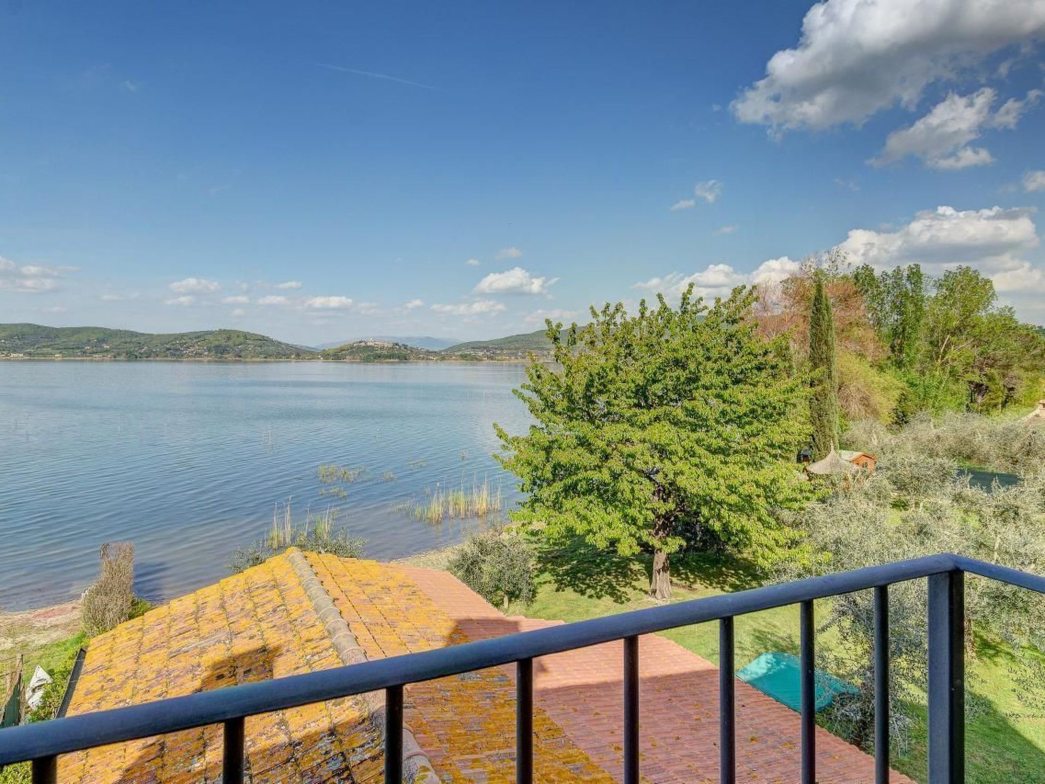 Wohnung in Magione mit Grill, Whirlpool und gemeinschaftlichem Pool-Binnen