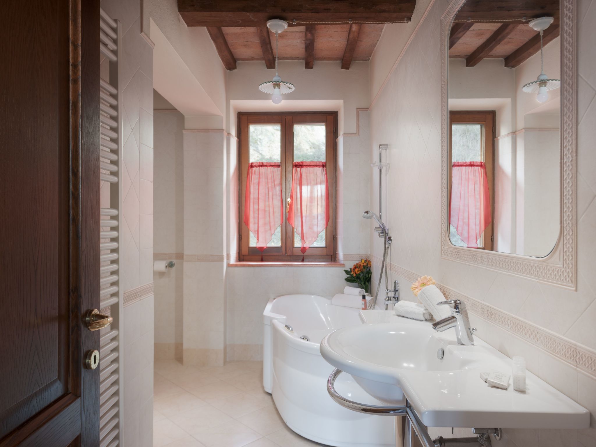 Wohnung in Magione mit Grill, Whirlpool und gemeinschaftlichem Pool-Binnen