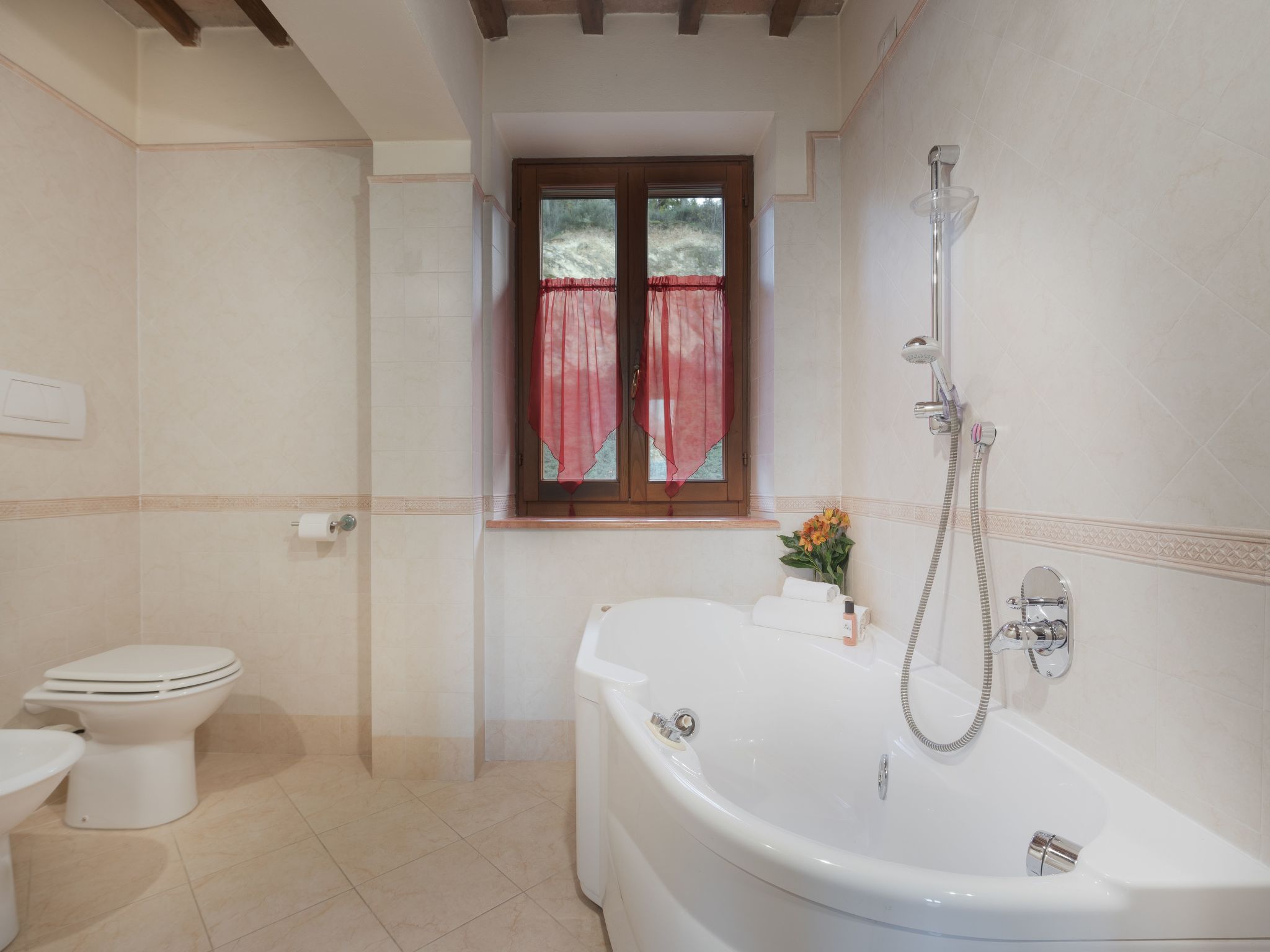 Wohnung in Magione mit Grill, Whirlpool und gemeinschaftlichem Pool-Binnen