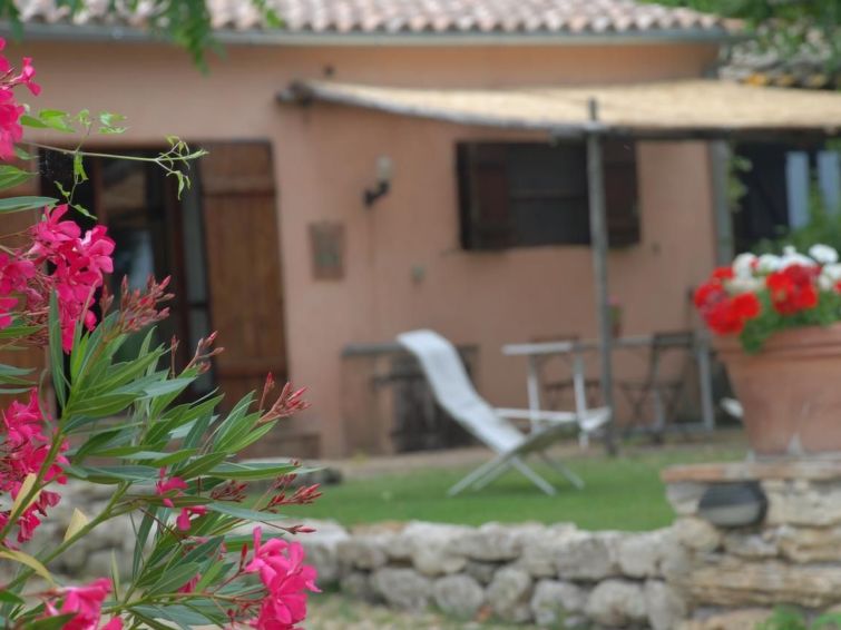 Unabhaengige Wohnung in Amelia mit Garten, Grill