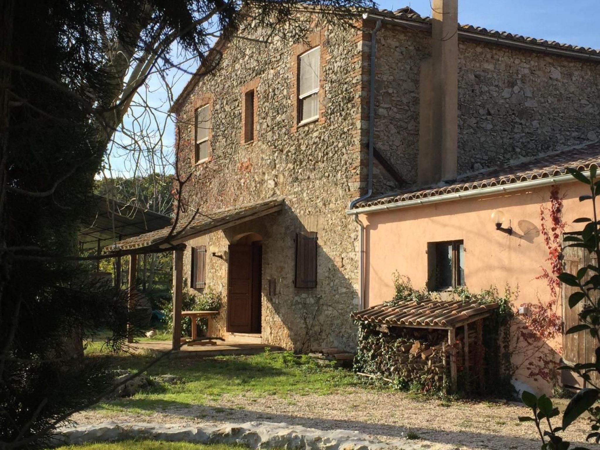 Unabhaengige Wohnung in Amelia mit Grill und Gar