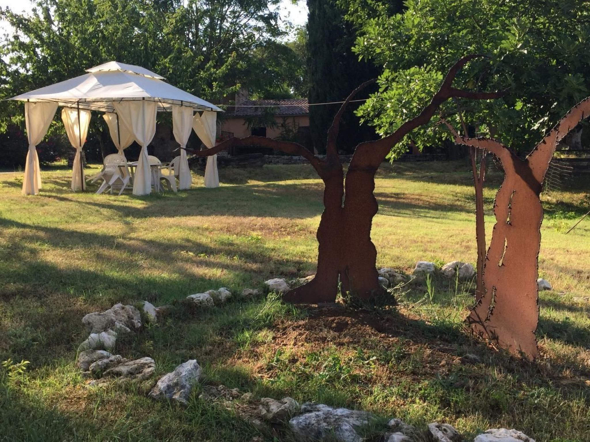 Unabhaengige Wohnung in Amelia mit Grill und Gar-Image-tags.info