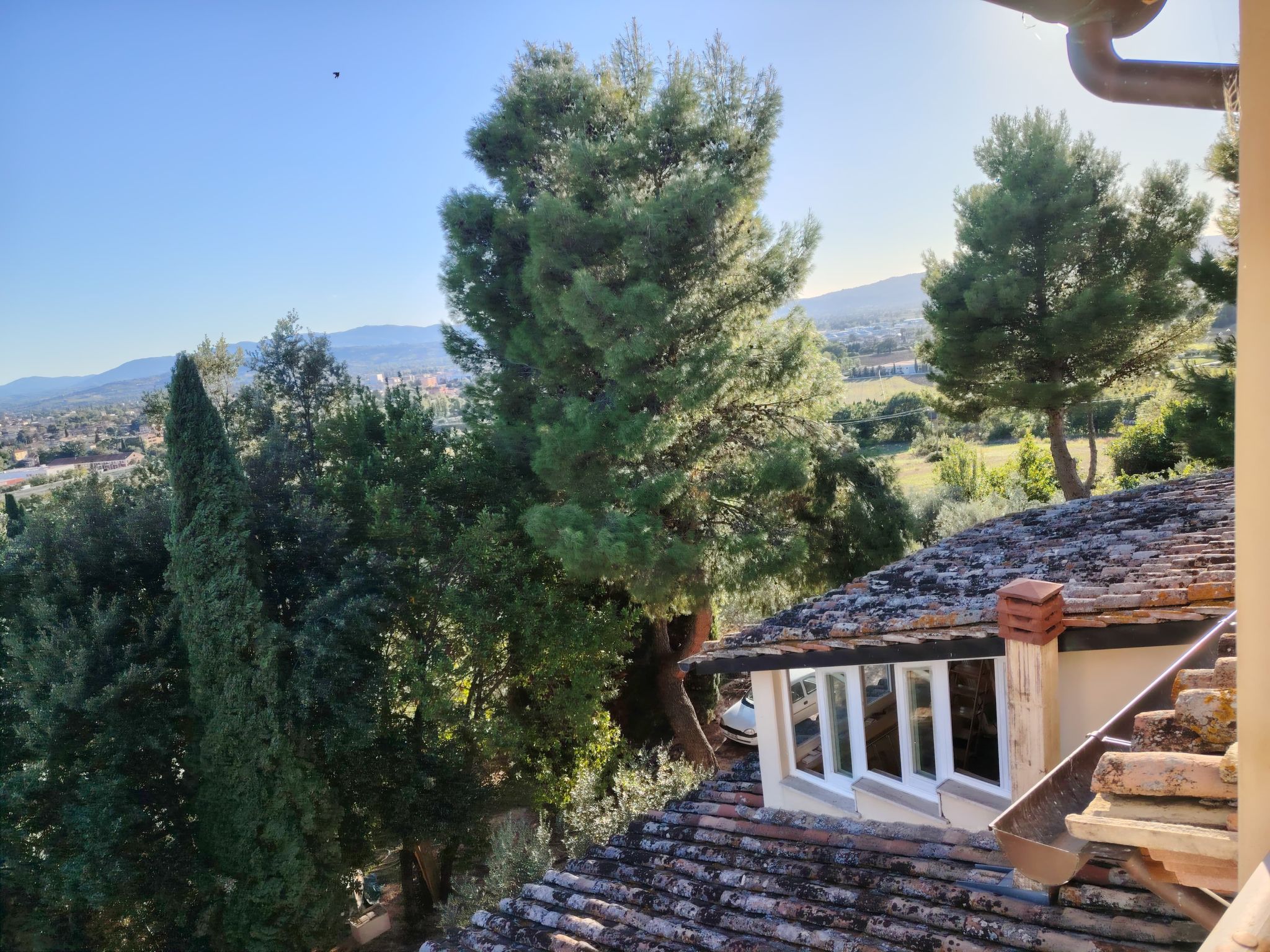 We offer you a wonderful opportunity to stay in Foligno, in the heart of Umbria, ideal for two people wishing to explore the beauty of this region. Situated in a quiet location, our room guarantees a ..