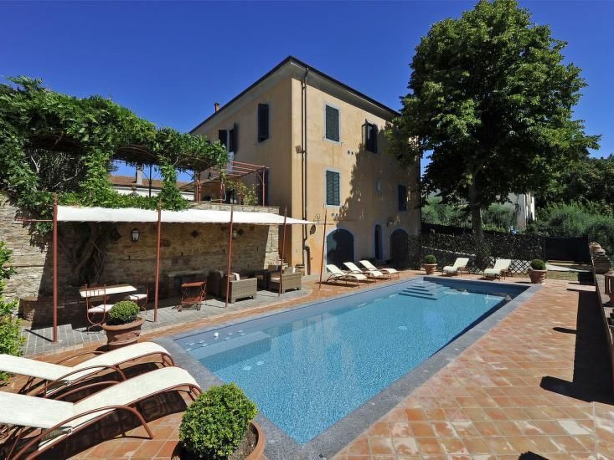 Vakantiehuis met privé zwembad in Fabbrica (Italië) voor 13 personen