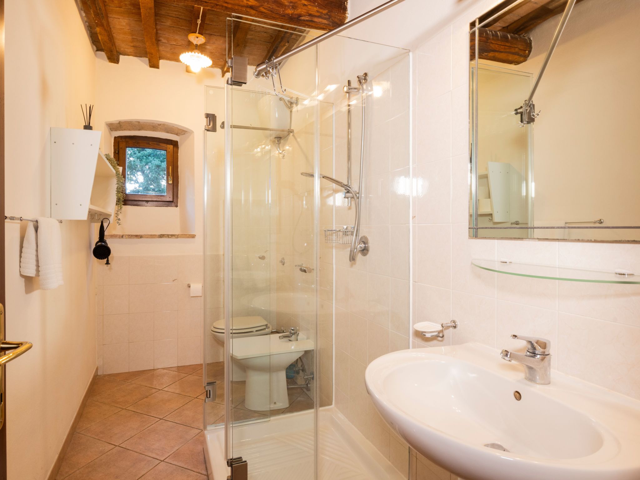 Historisches Bauernhaus mit Pool-Binnen