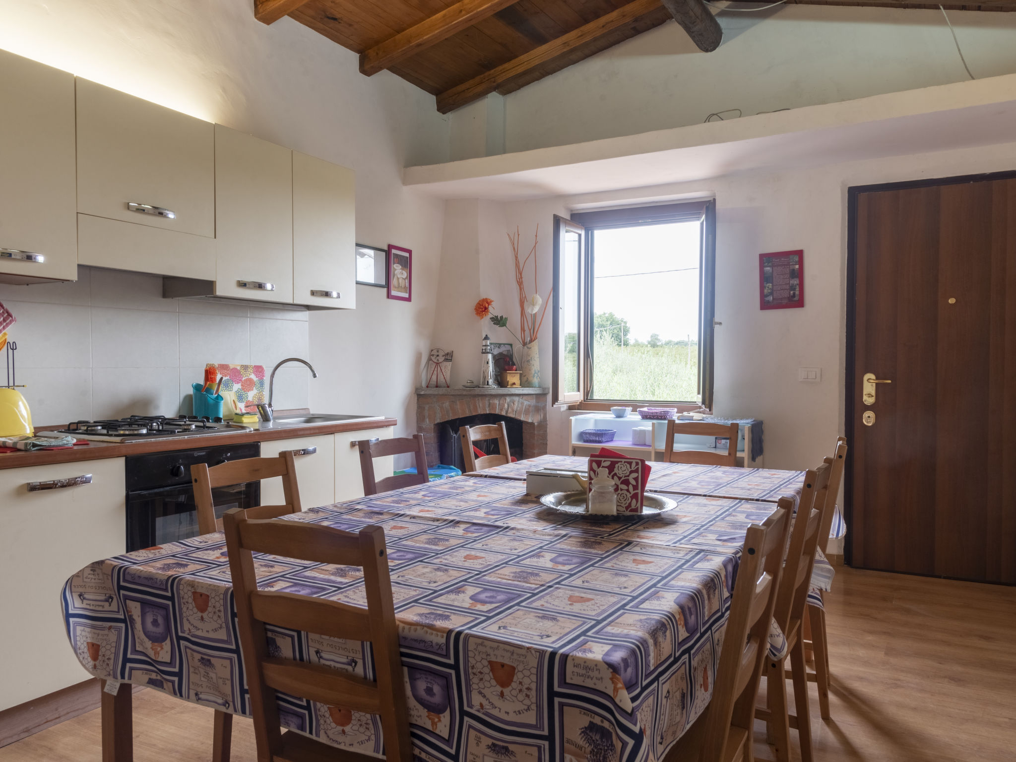 Kitchen / Dining Room