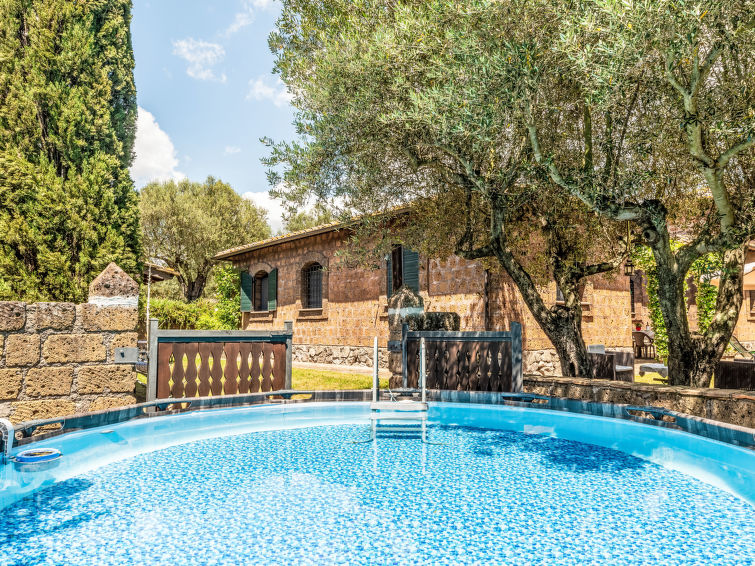 Privézwembad en rust op boerderij Casale Di Befania in Lago di Vico in Lago di Vico