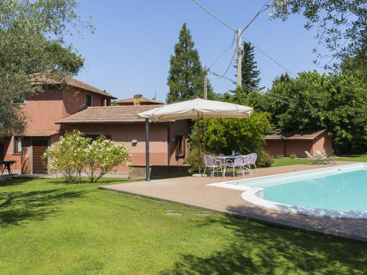 Villa met open haard en privézwembad aan Lago di Vico in Lago di Vico