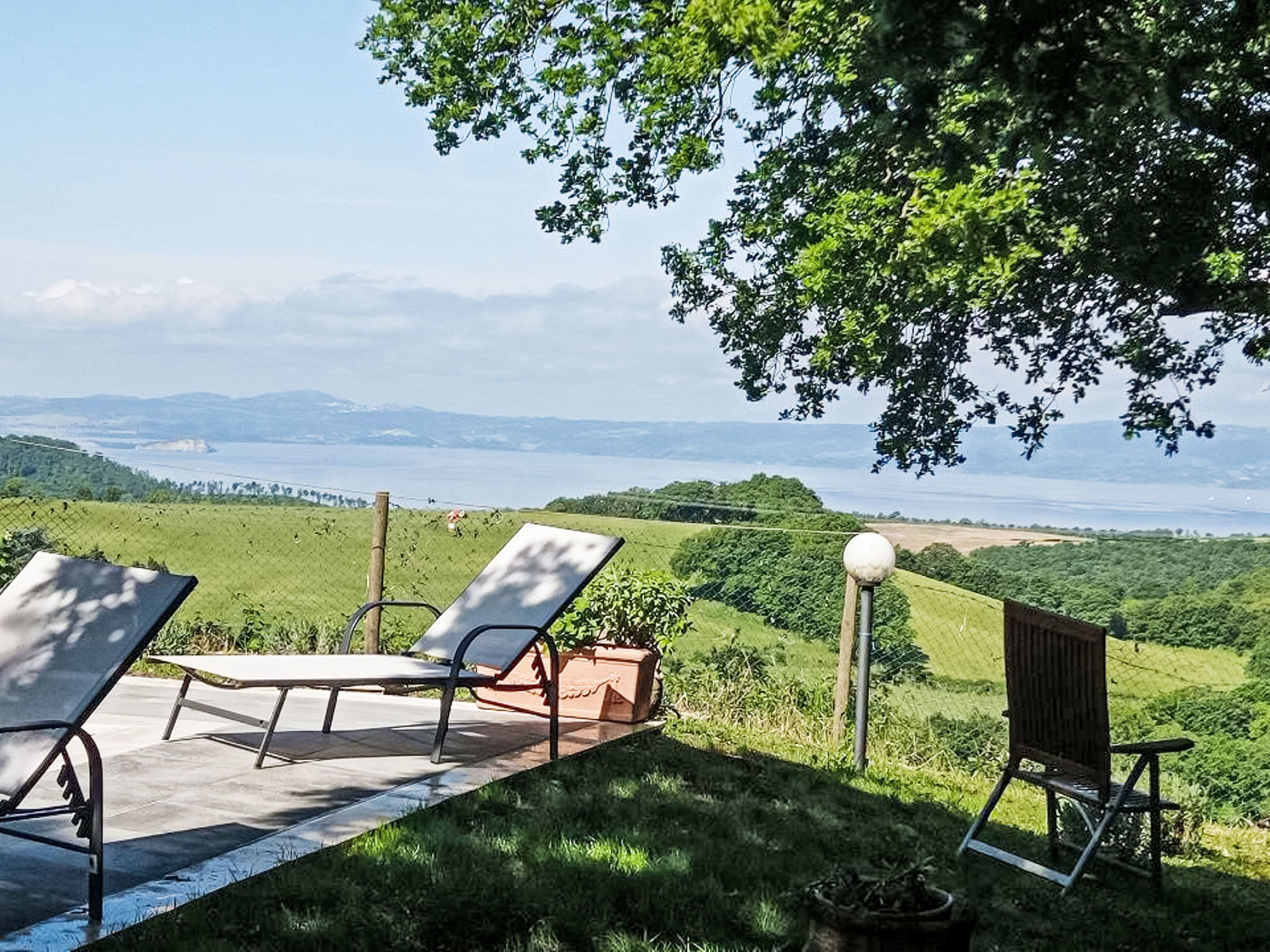 Villa auf dem Seehügel - Buiten