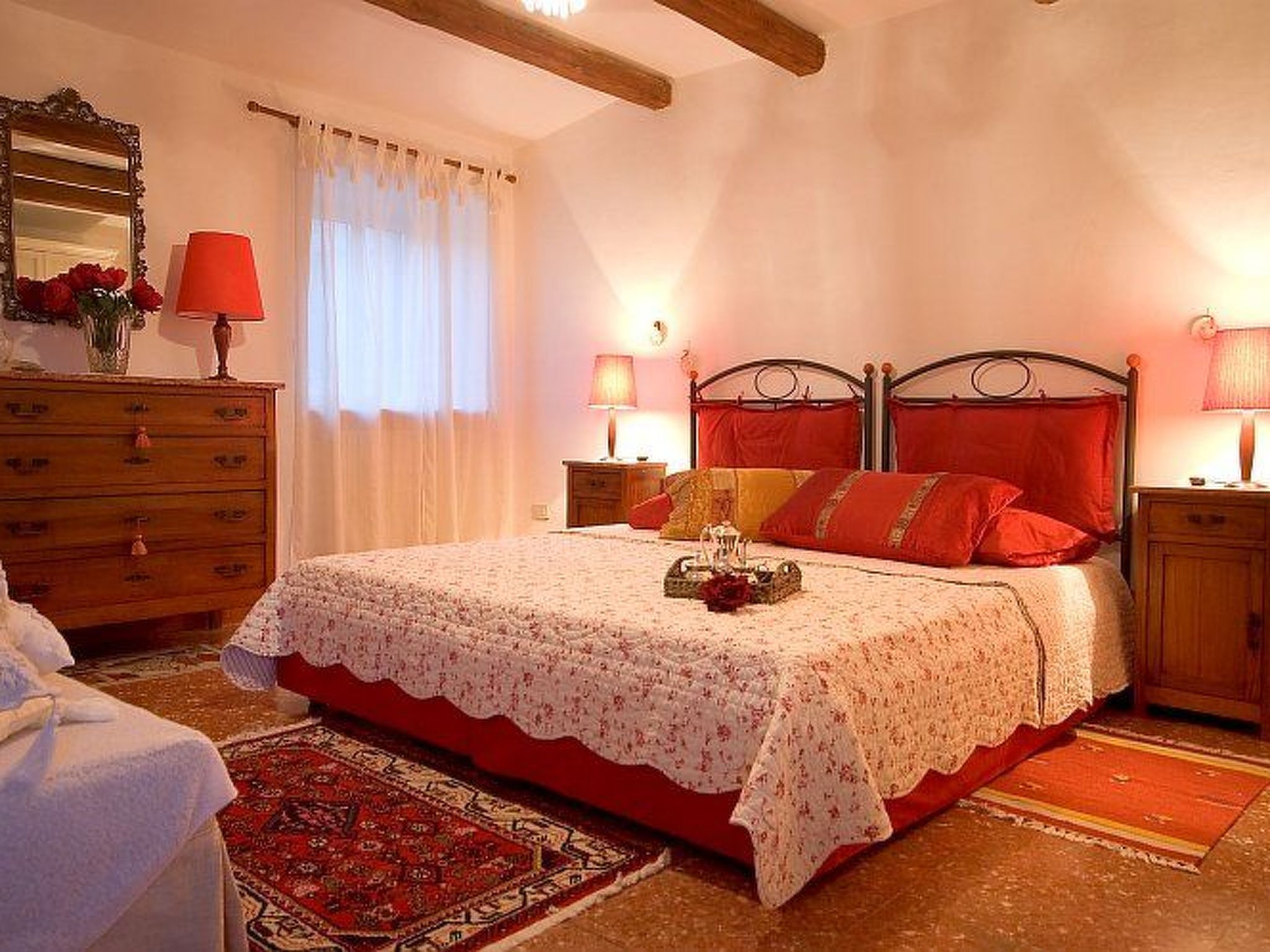 The holiday home is located in a quiet rural hamlet, in a side street very close to the village square. Castel Cellesi is a hamlet in the municipality of Bagnoreggio and is the perfect place to relax ..