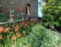 Schöne Unterkunft in einem Schloss, mit Schwimmbad