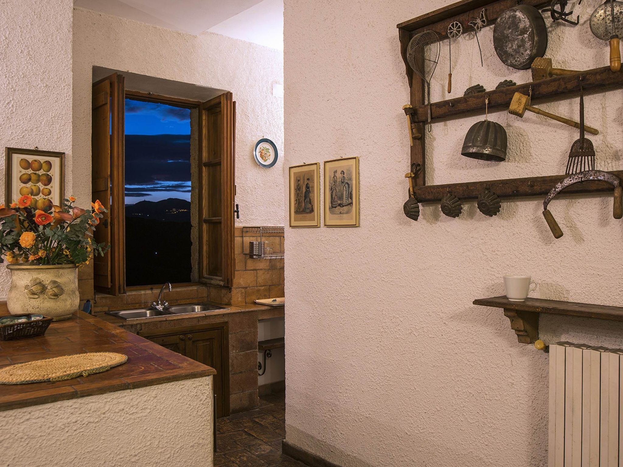 Charmante Schlossunterkunft mit Schwimmbad-Dedans