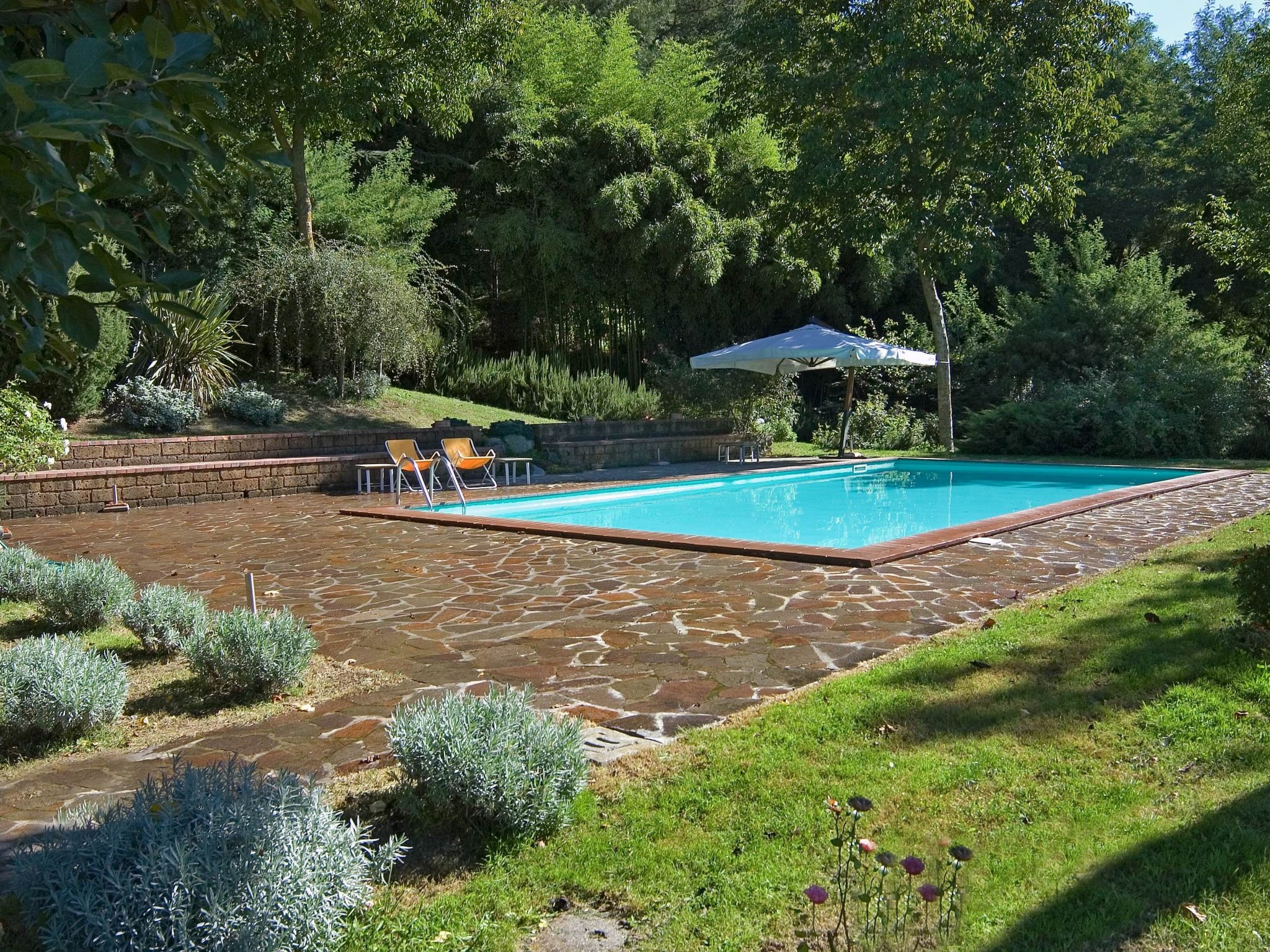 Altertümliche Pracht, Unterkunft mit Schwimmbad in einem Schloss - Image 2