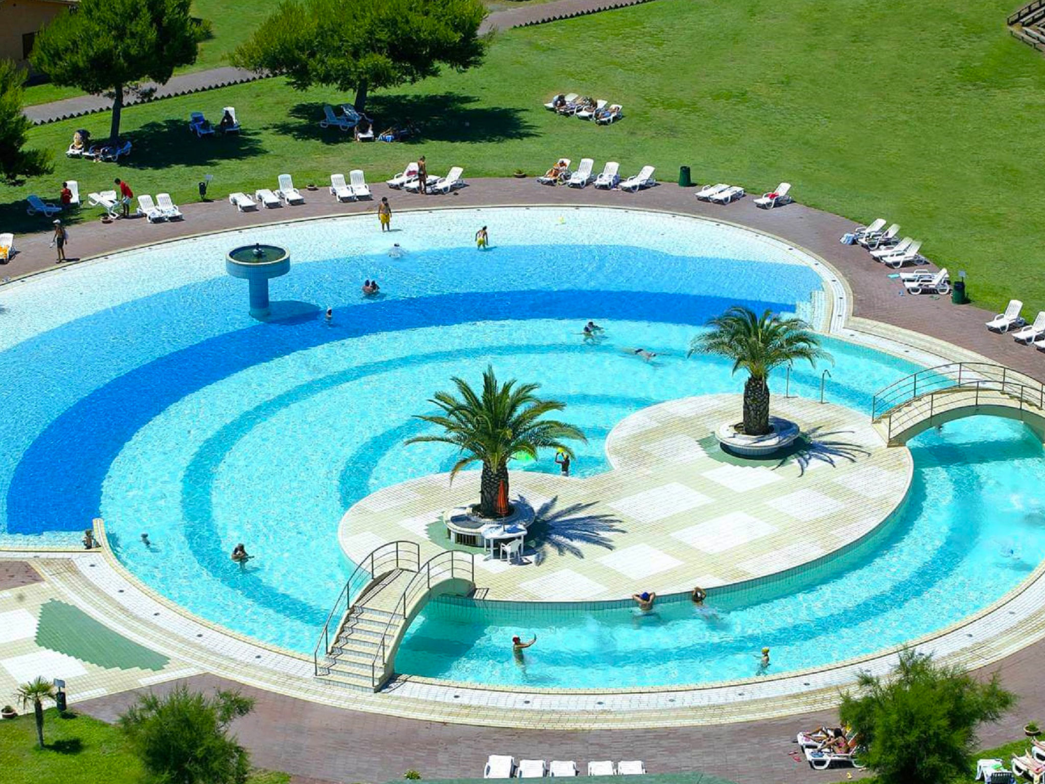 Happy Comfort — Pool Outdoor (3 of 29)