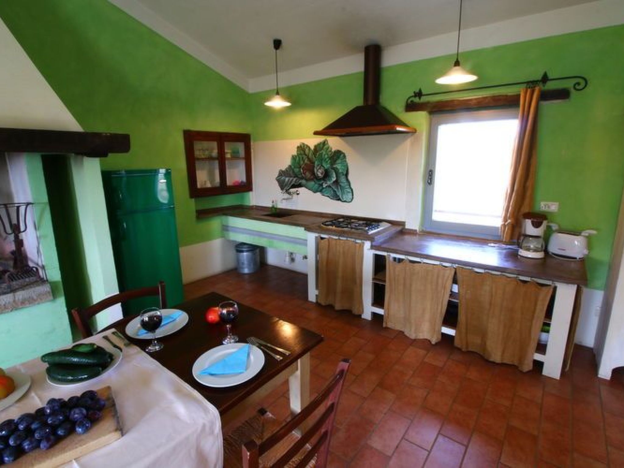 Für vier Personen mit privatem möblierten Außenbereich-Binnen