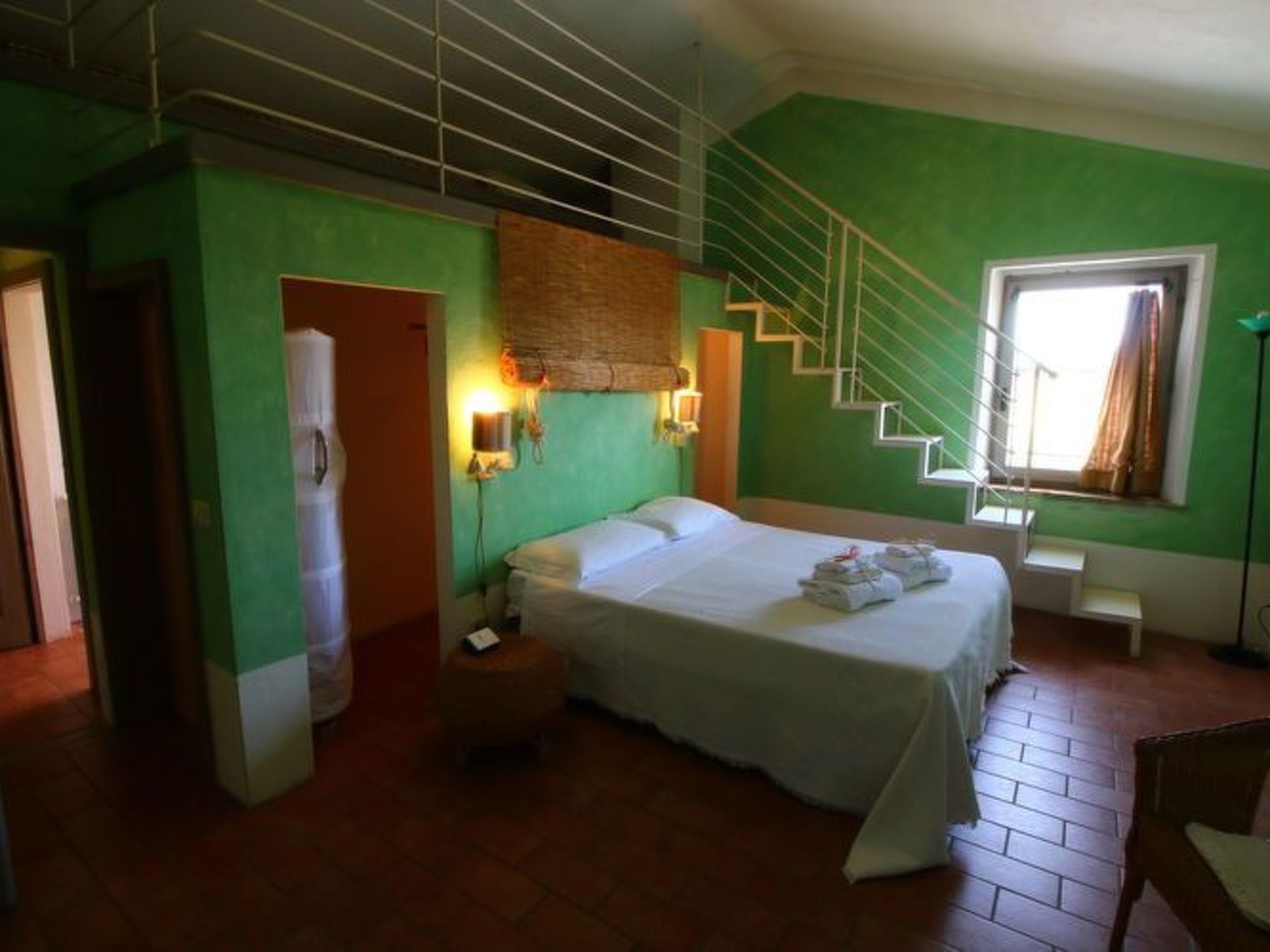 Für vier Personen mit privatem möblierten Außenbereich-Binnen