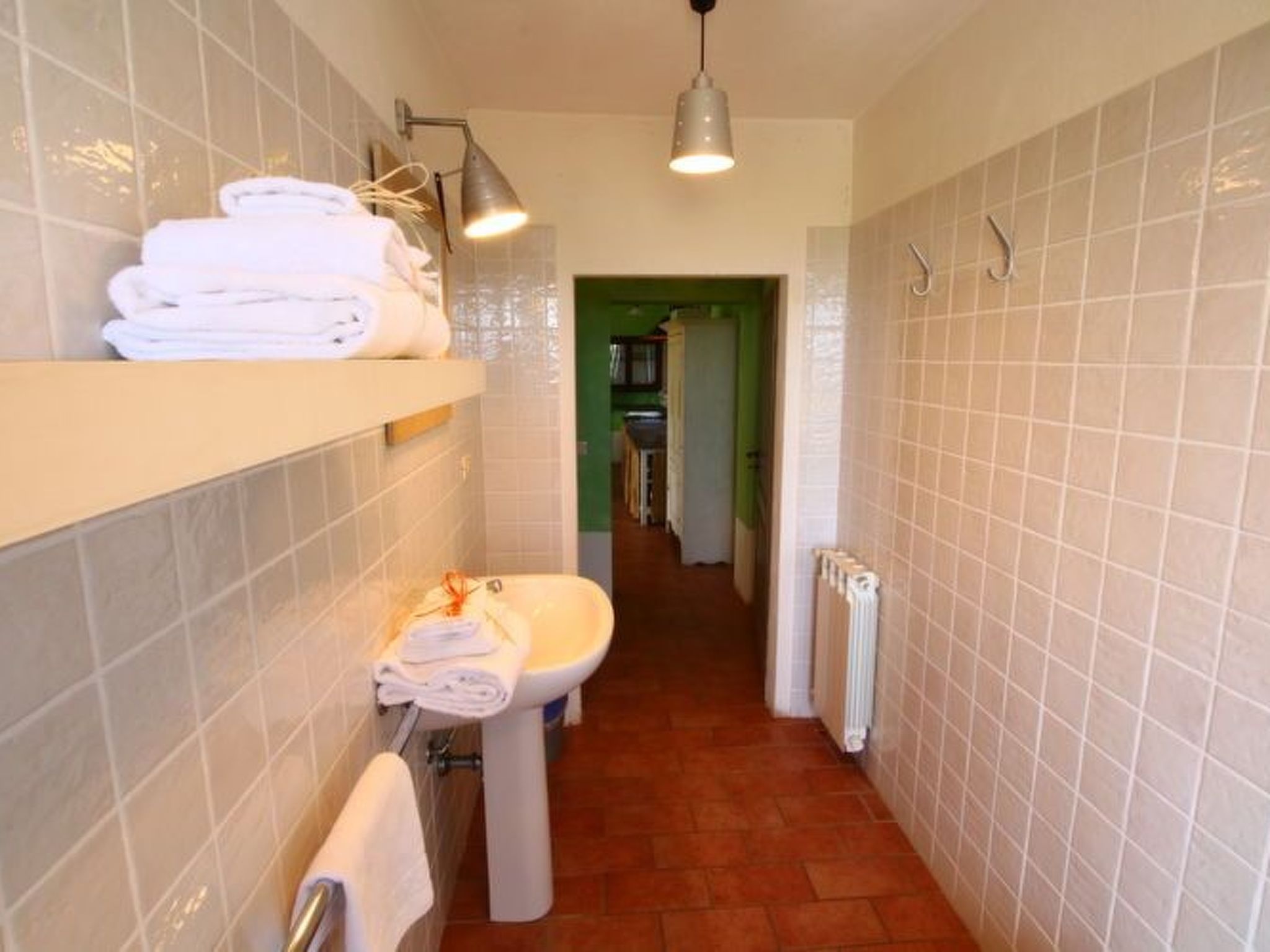 Für vier Personen mit privatem möblierten Außenbereich-Binnen