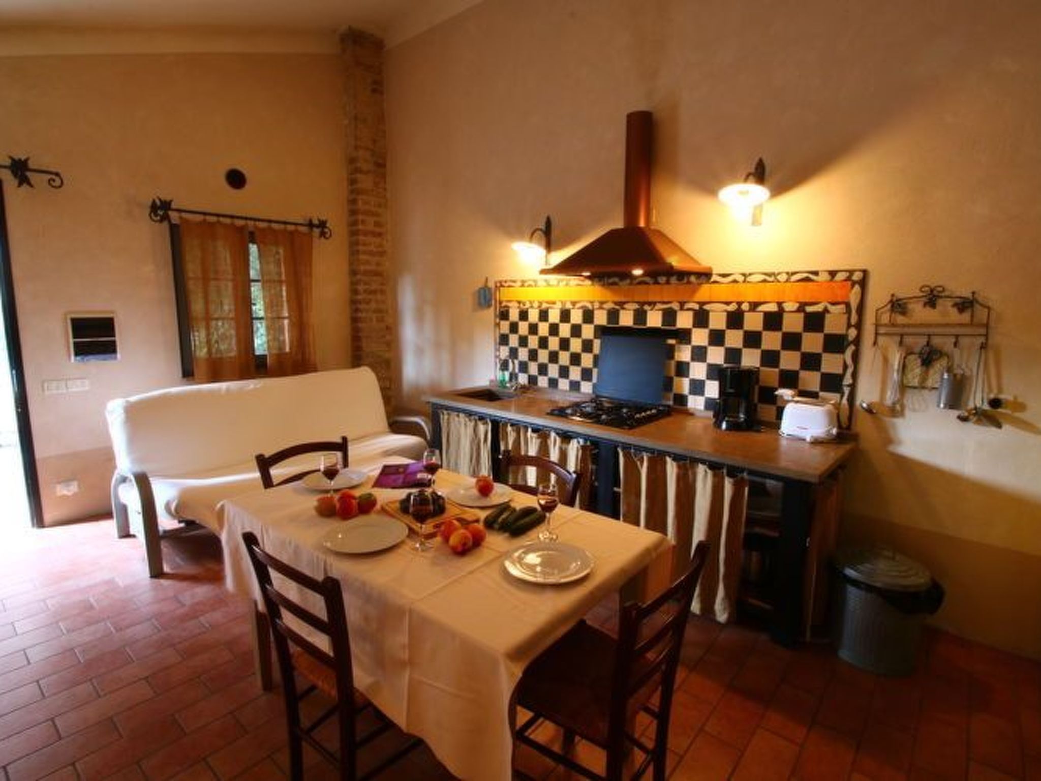 In Castiglione Del Lago mit Garten, Grill und Terrasse-Binnen