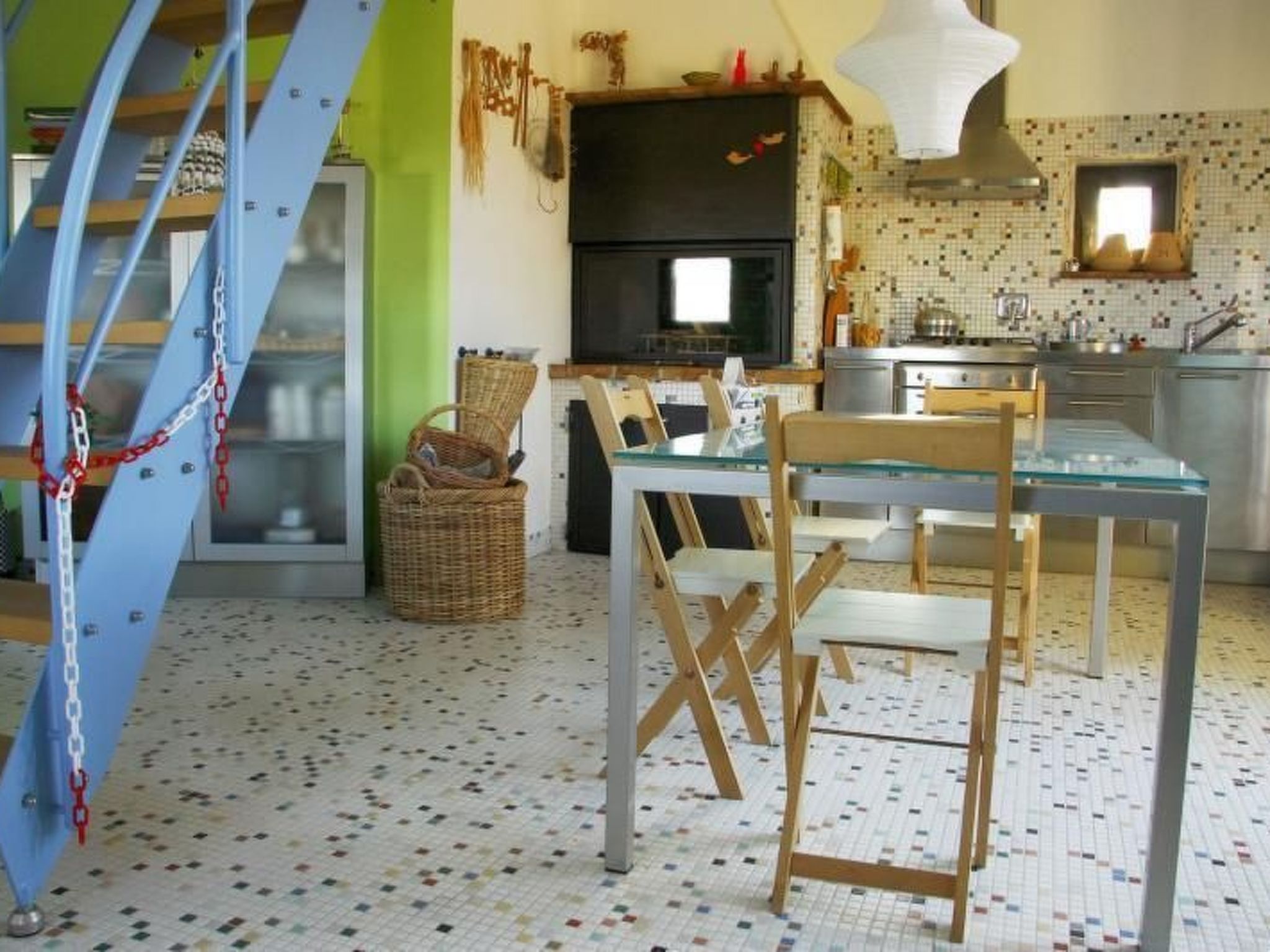 Studio mit Balkonblick ins bergige Grüne-Binnen