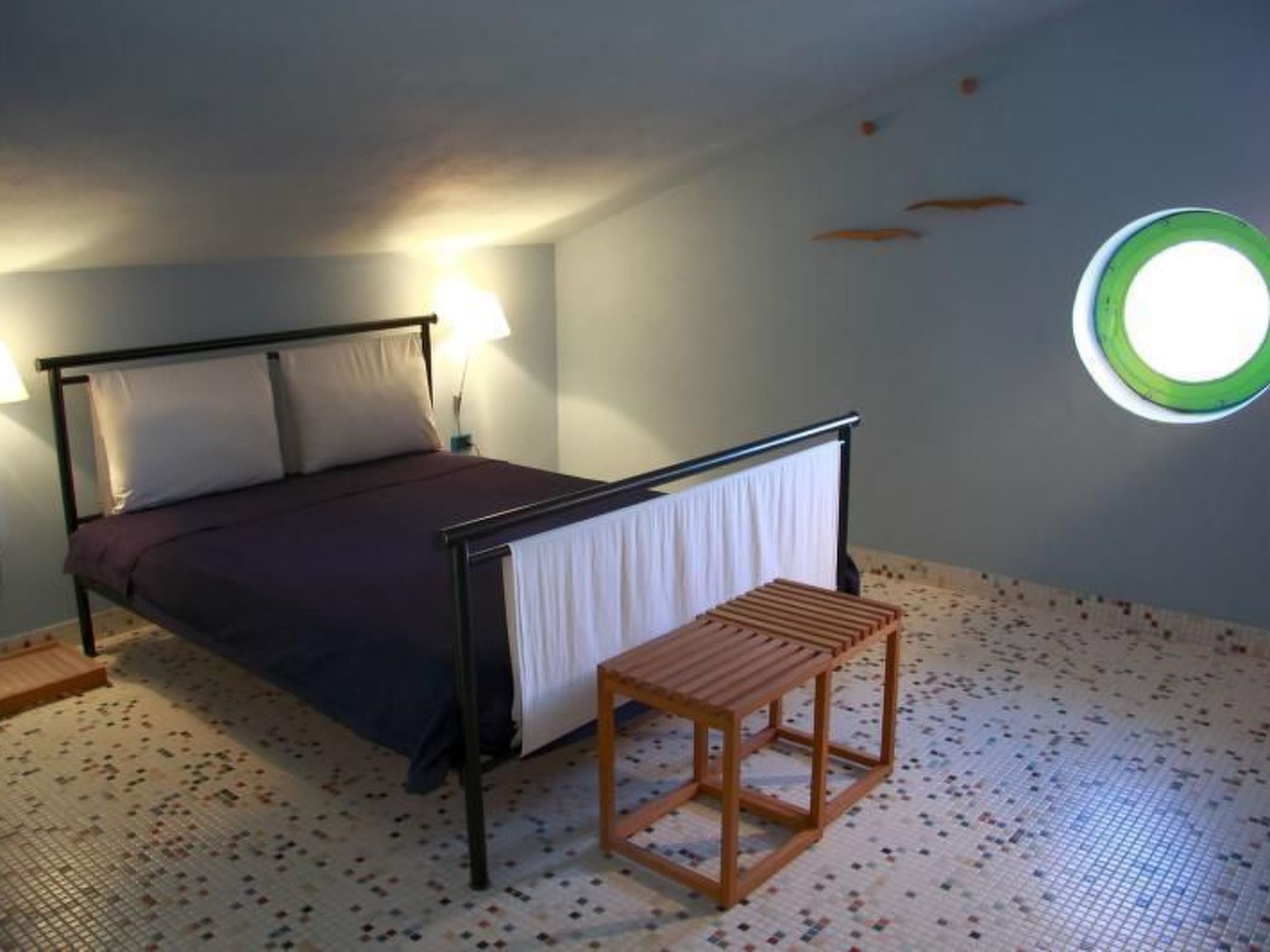 Studio mit Balkonblick ins bergige Grüne-Binnen